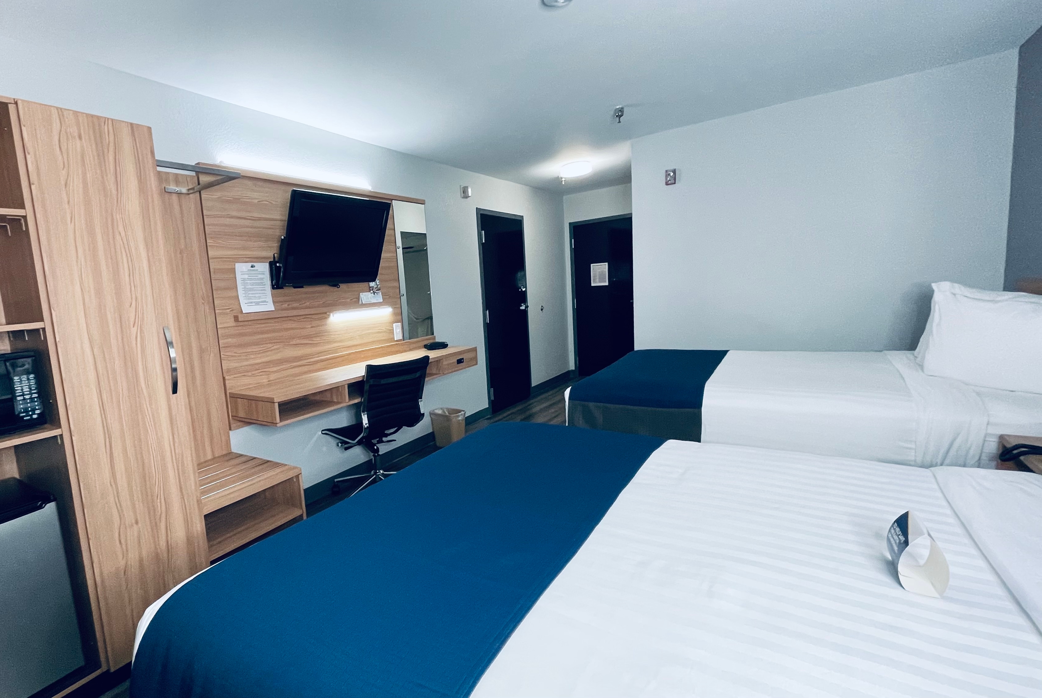 Guest room at the Microtel Inn & Suites by Wyndham Tuscaloosa East in Tuscaloosa Cottondale, Alabama