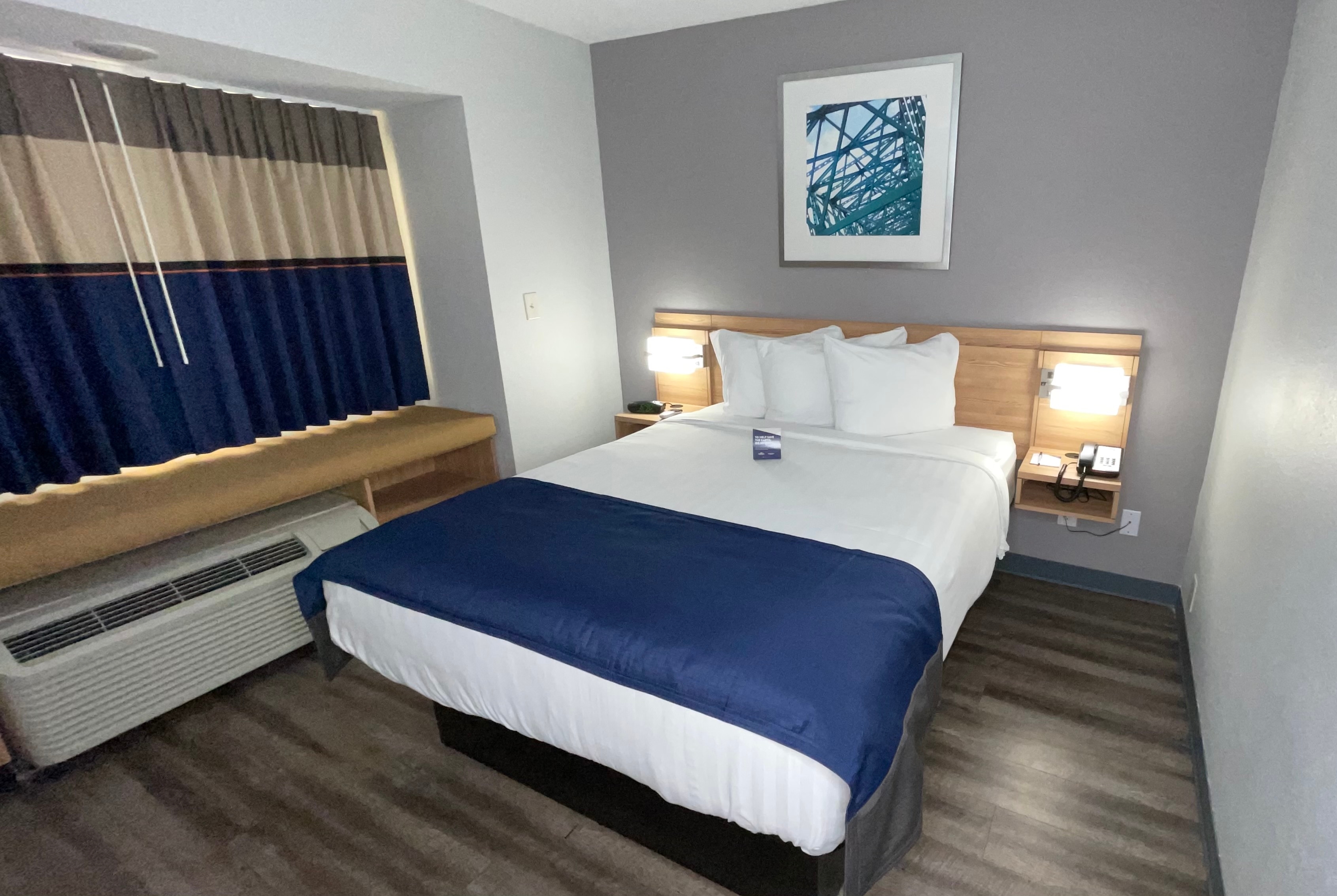 Guest room at the Microtel Inn & Suites by Wyndham Tuscaloosa East in Tuscaloosa Cottondale, Alabama