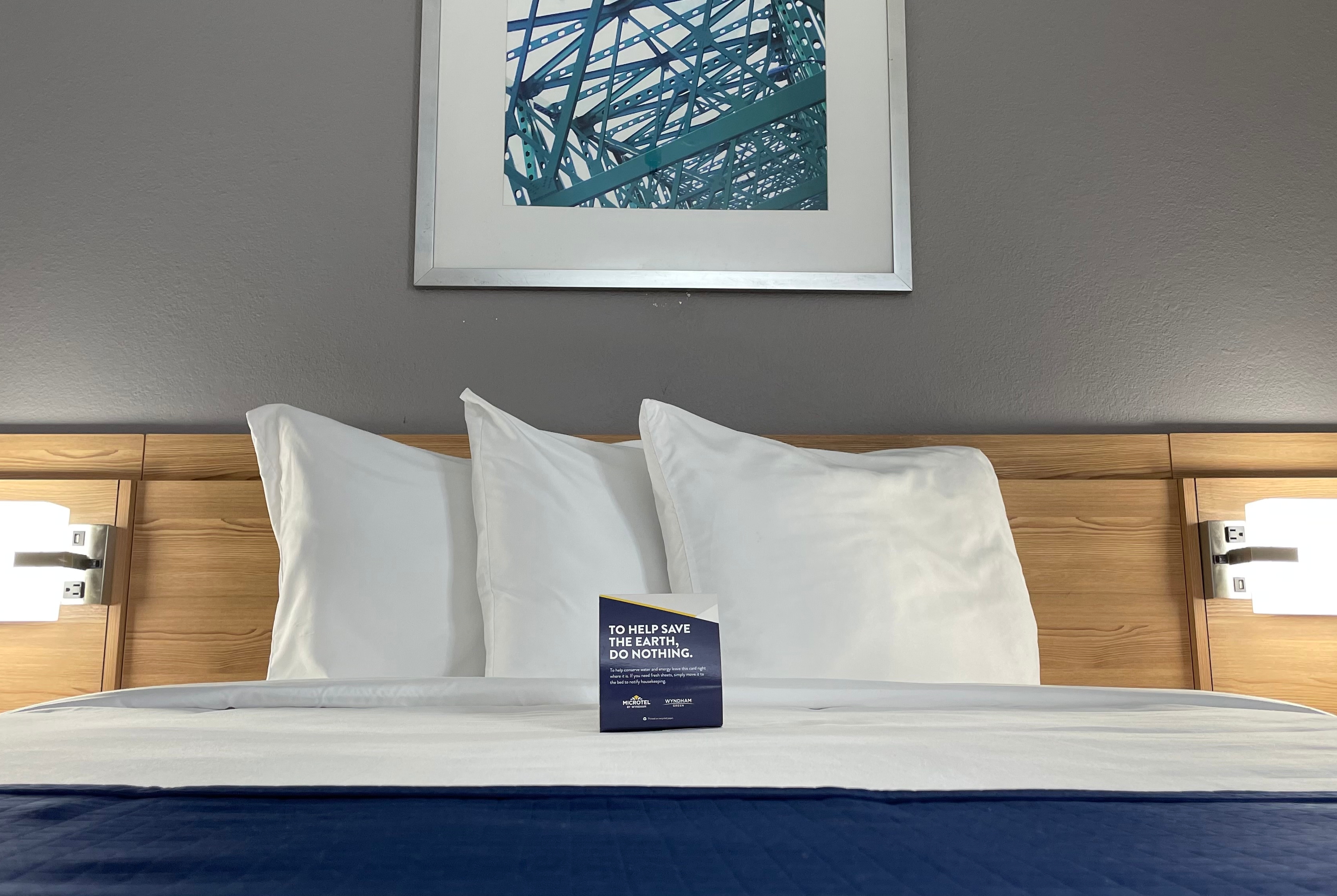 Guest room at the Microtel Inn & Suites by Wyndham Tuscaloosa East in Tuscaloosa Cottondale, Alabama