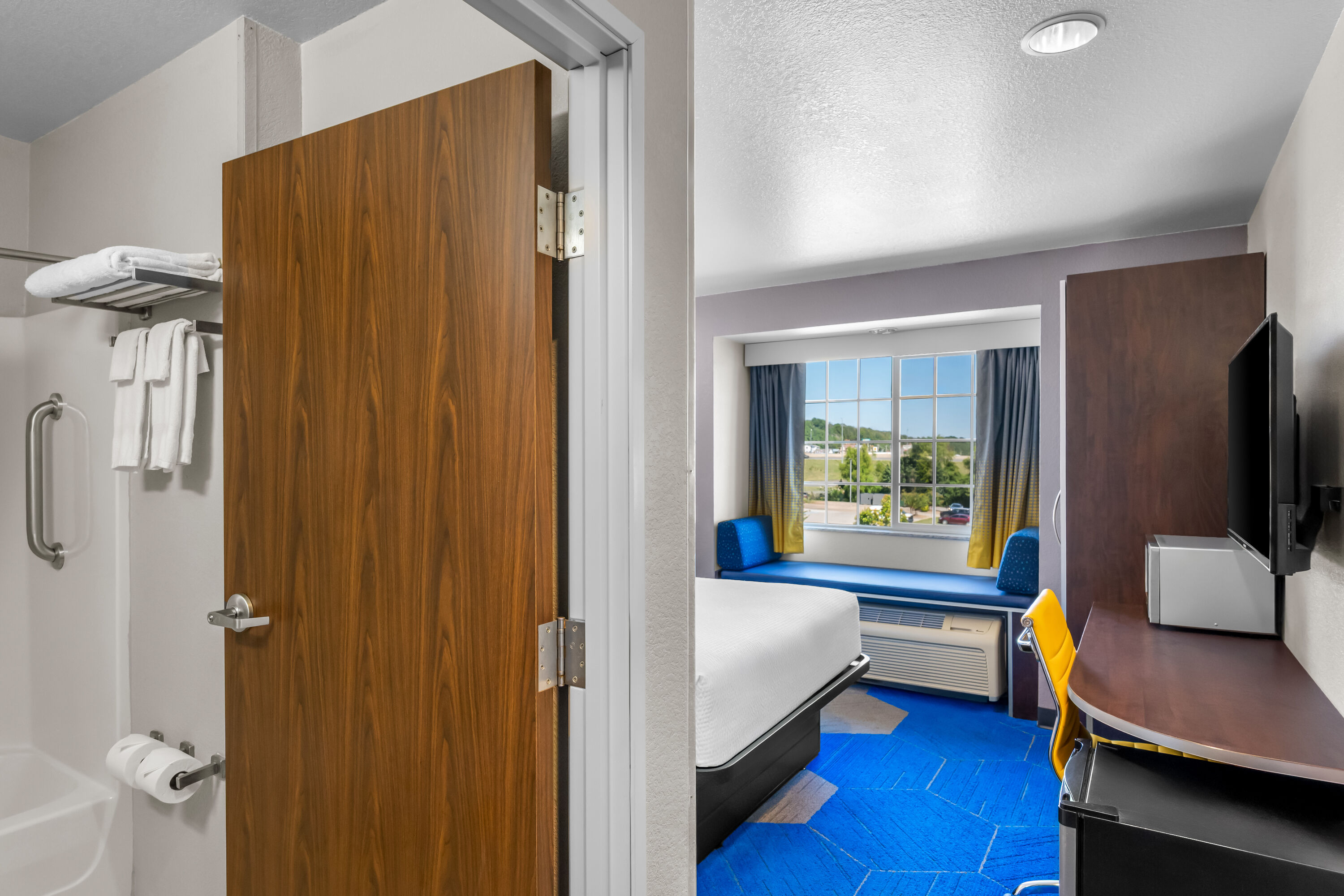 Queen bed guest room at the Microtel Inn & Suites by Wyndham Conway in Conway, Arkansas
