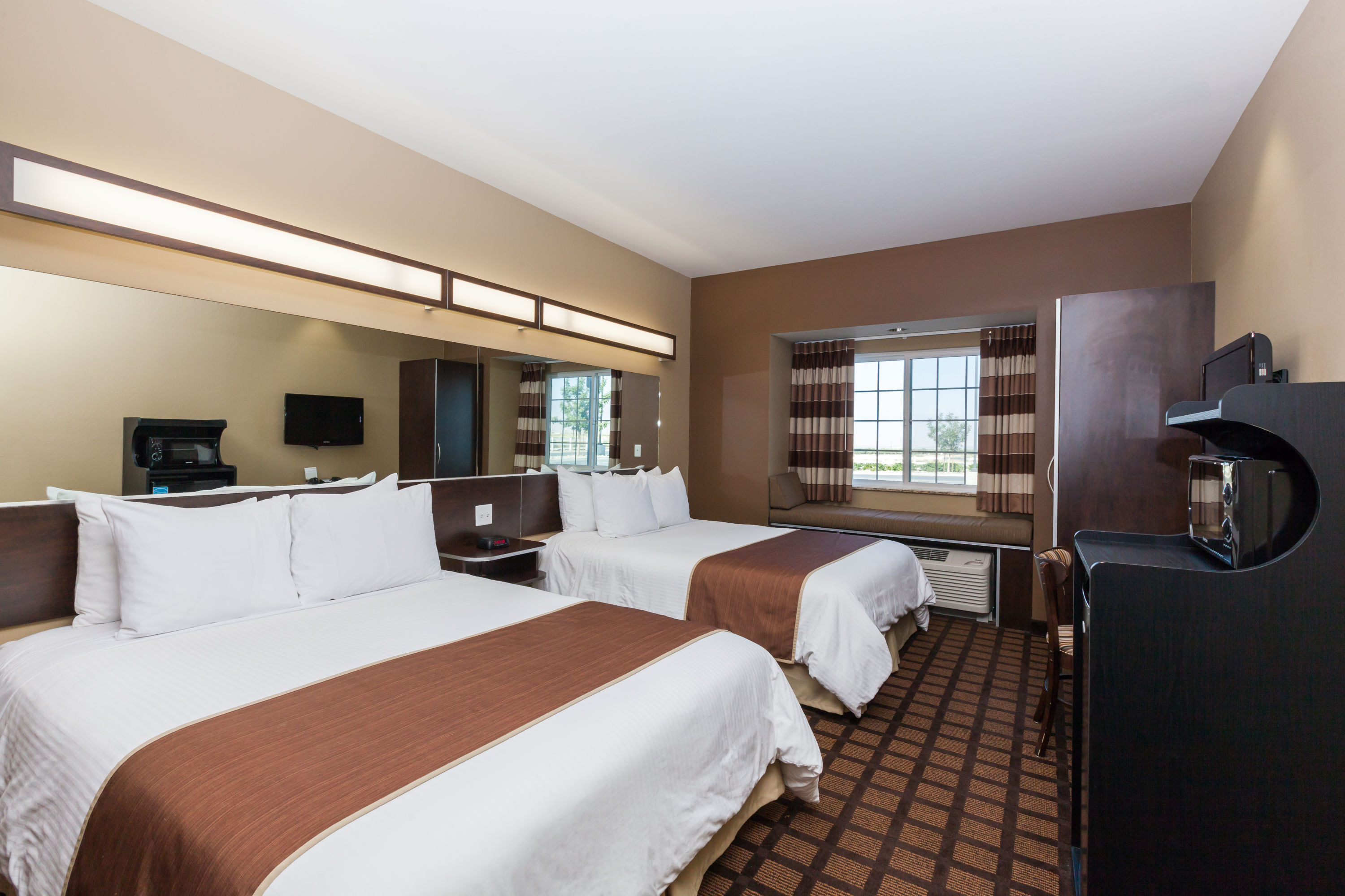 Guest room at the Microtel Inn & Suites by Wyndham Wheeler Ridge in Wheeler Ridge, California