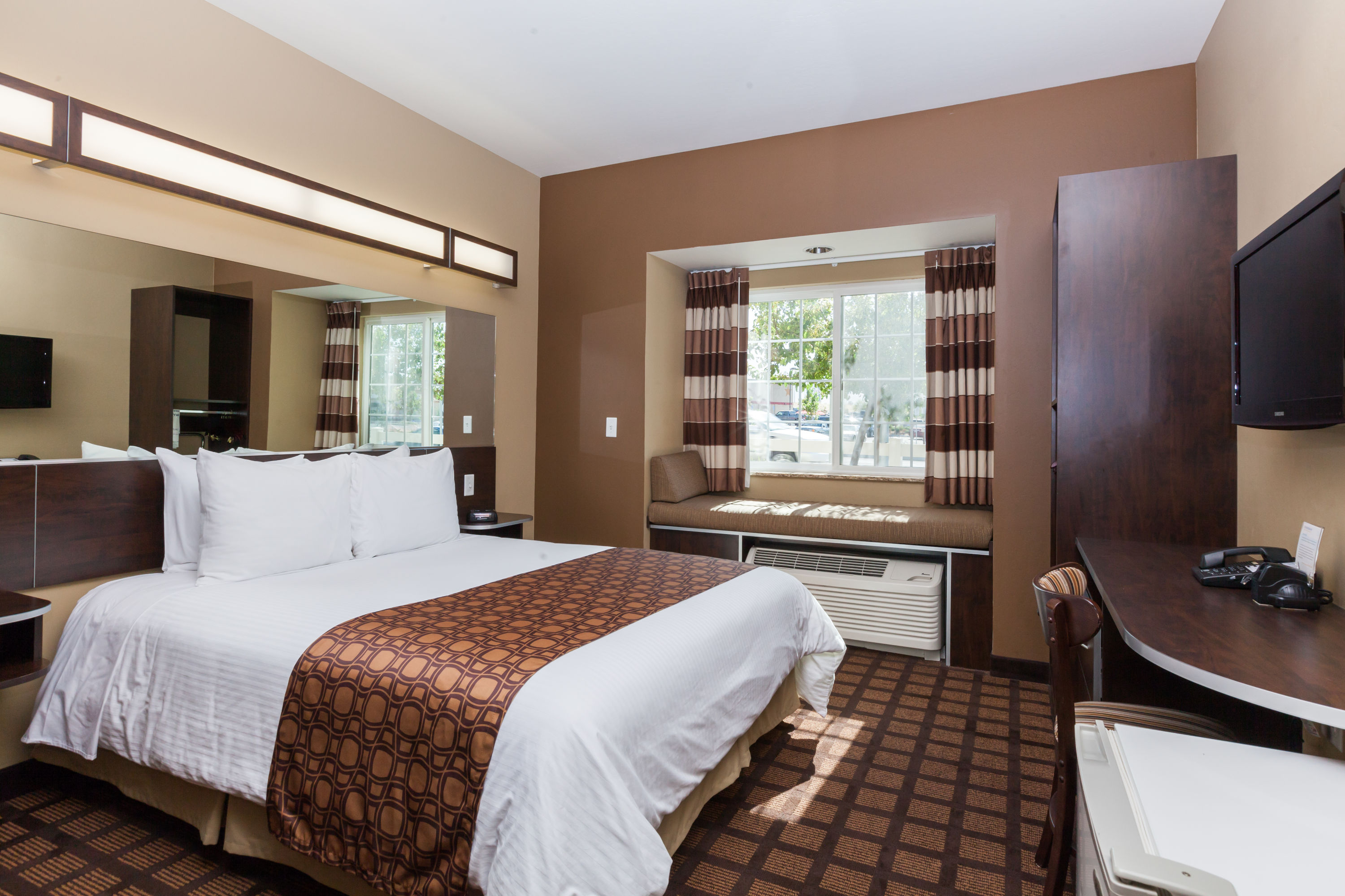 Guest room at the Microtel Inn & Suites by Wyndham Wheeler Ridge in Wheeler Ridge, California