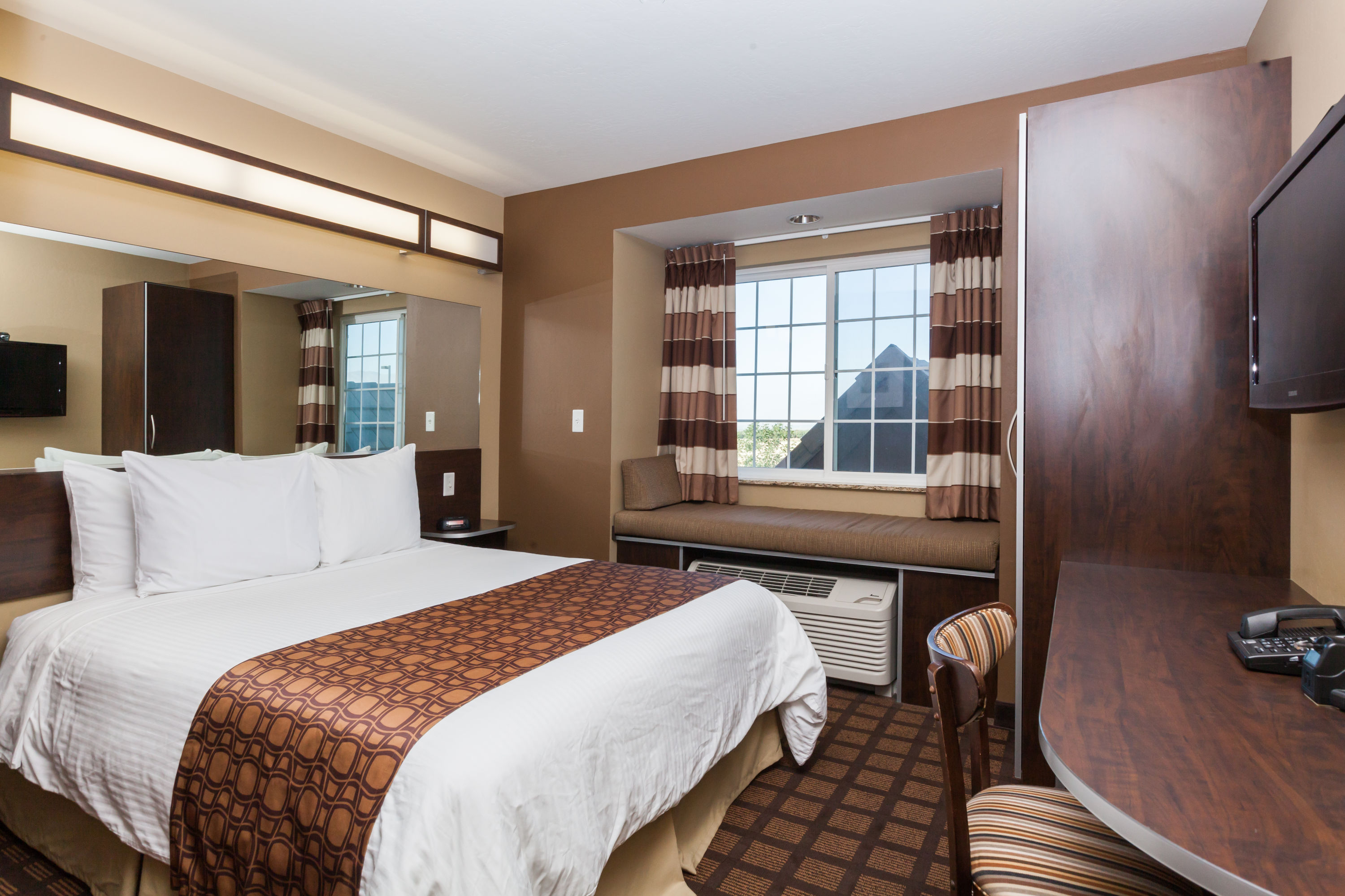 Guest room at the Microtel Inn & Suites by Wyndham Wheeler Ridge in Wheeler Ridge, California