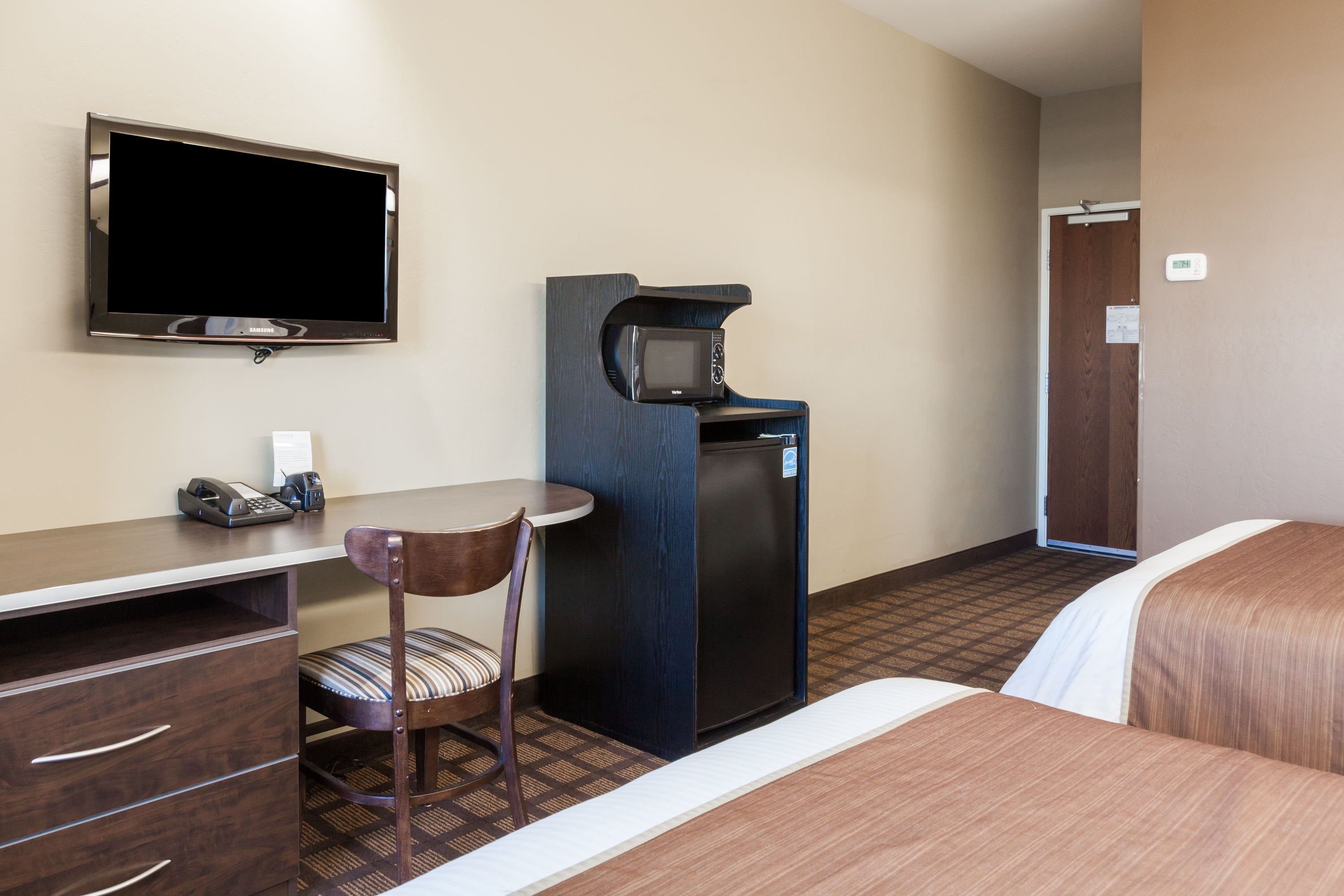Guest room at the Microtel Inn & Suites by Wyndham Wheeler Ridge in Wheeler Ridge, California