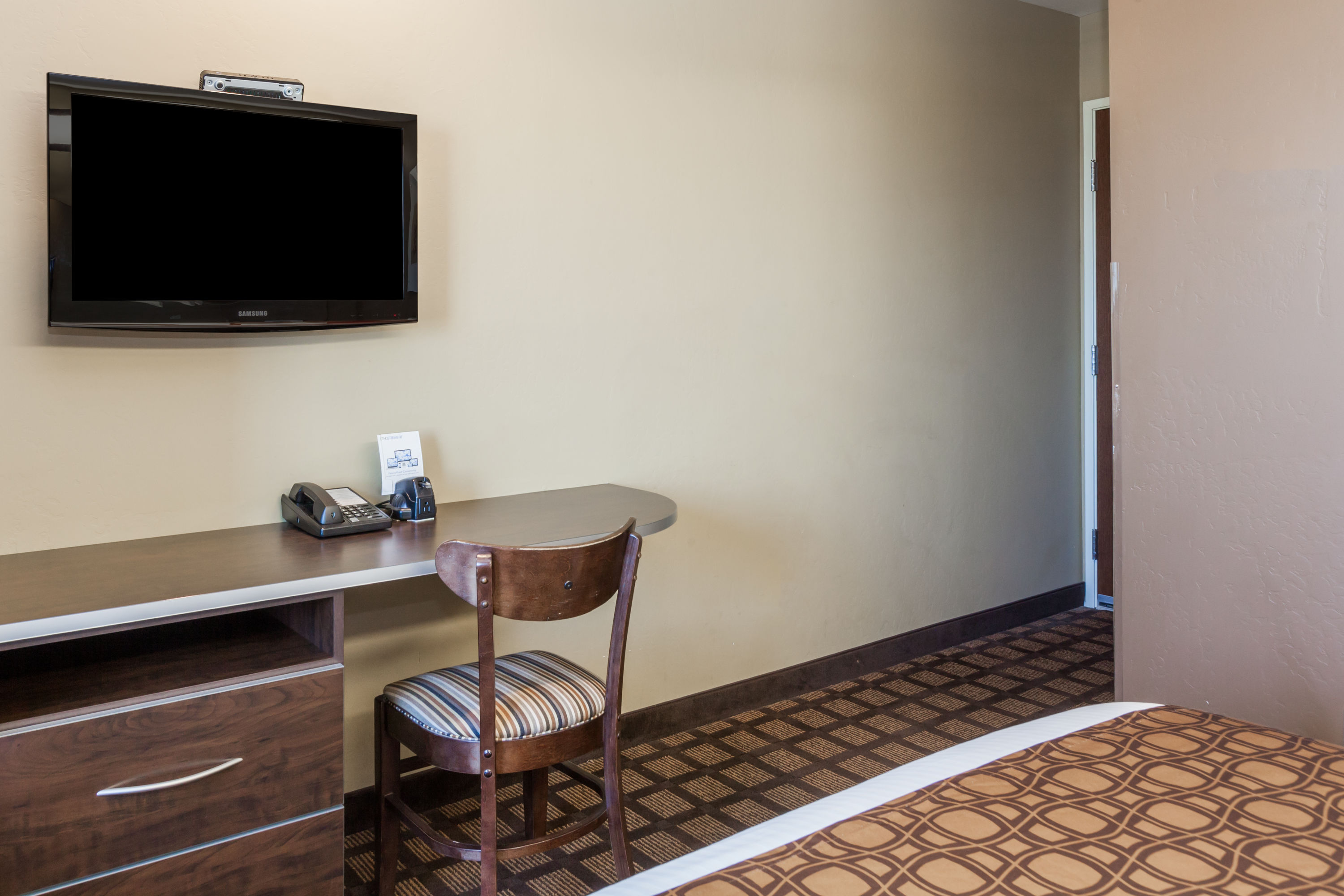 Guest room at the Microtel Inn & Suites by Wyndham Wheeler Ridge in Wheeler Ridge, California