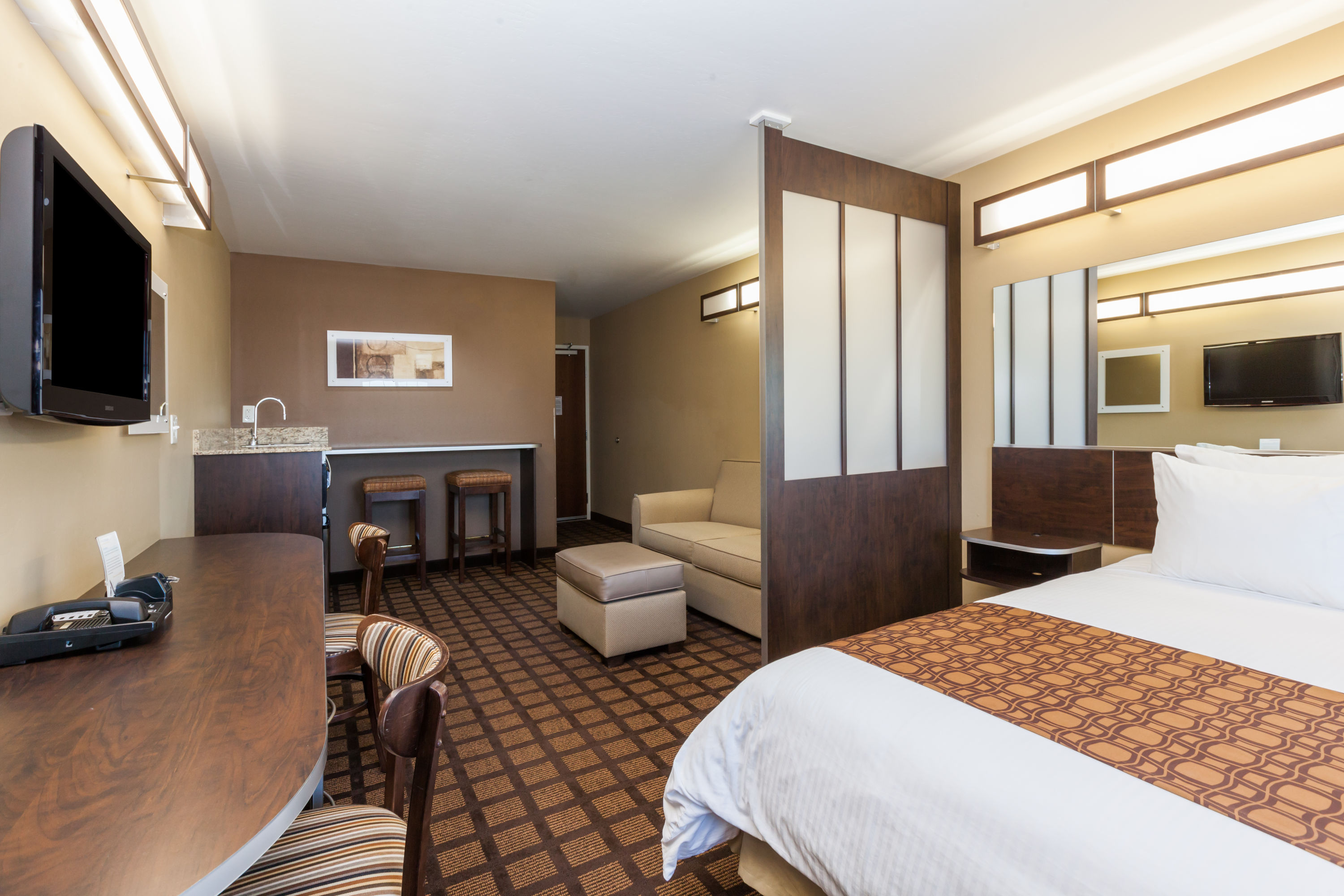 Microtel Inn & Suites by Wyndham Wheeler Ridge suite in Wheeler Ridge, California