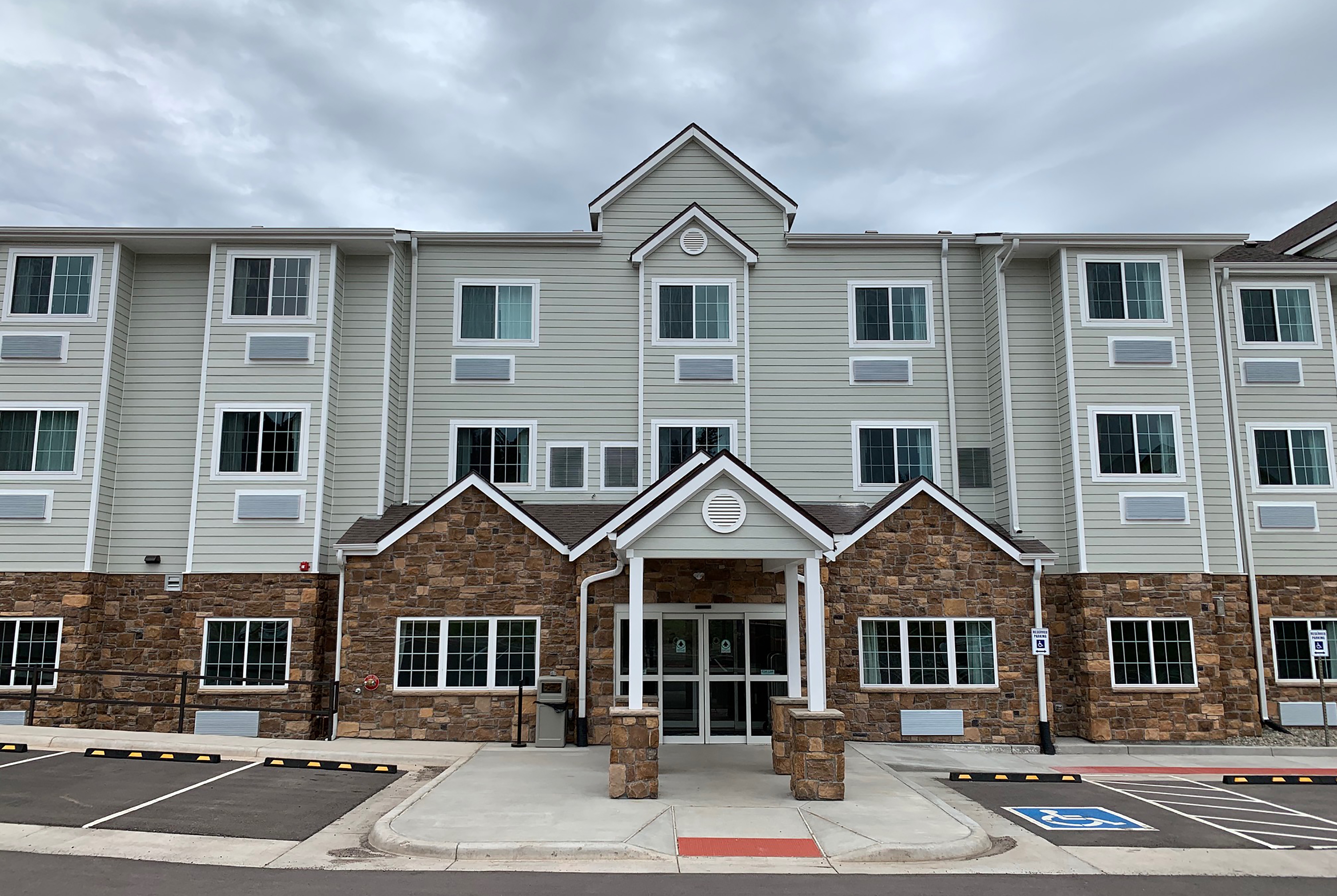 Exterior of Microtel Inn & Suites by Wyndham Woodland Park hotel in Woodland Park, Colorado