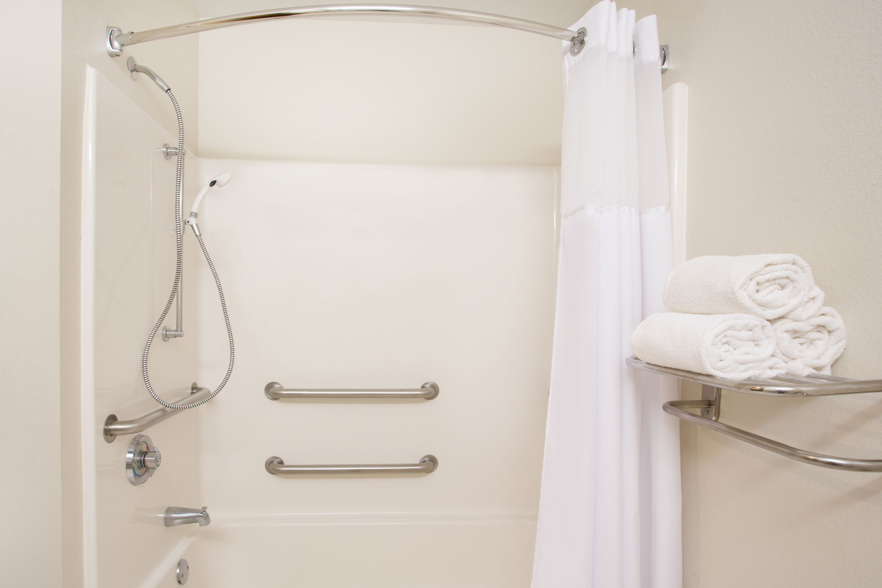 Guest room at the Microtel Inn & Suites by Wyndham Leesburg/Mt Dora in Leesburg, Florida