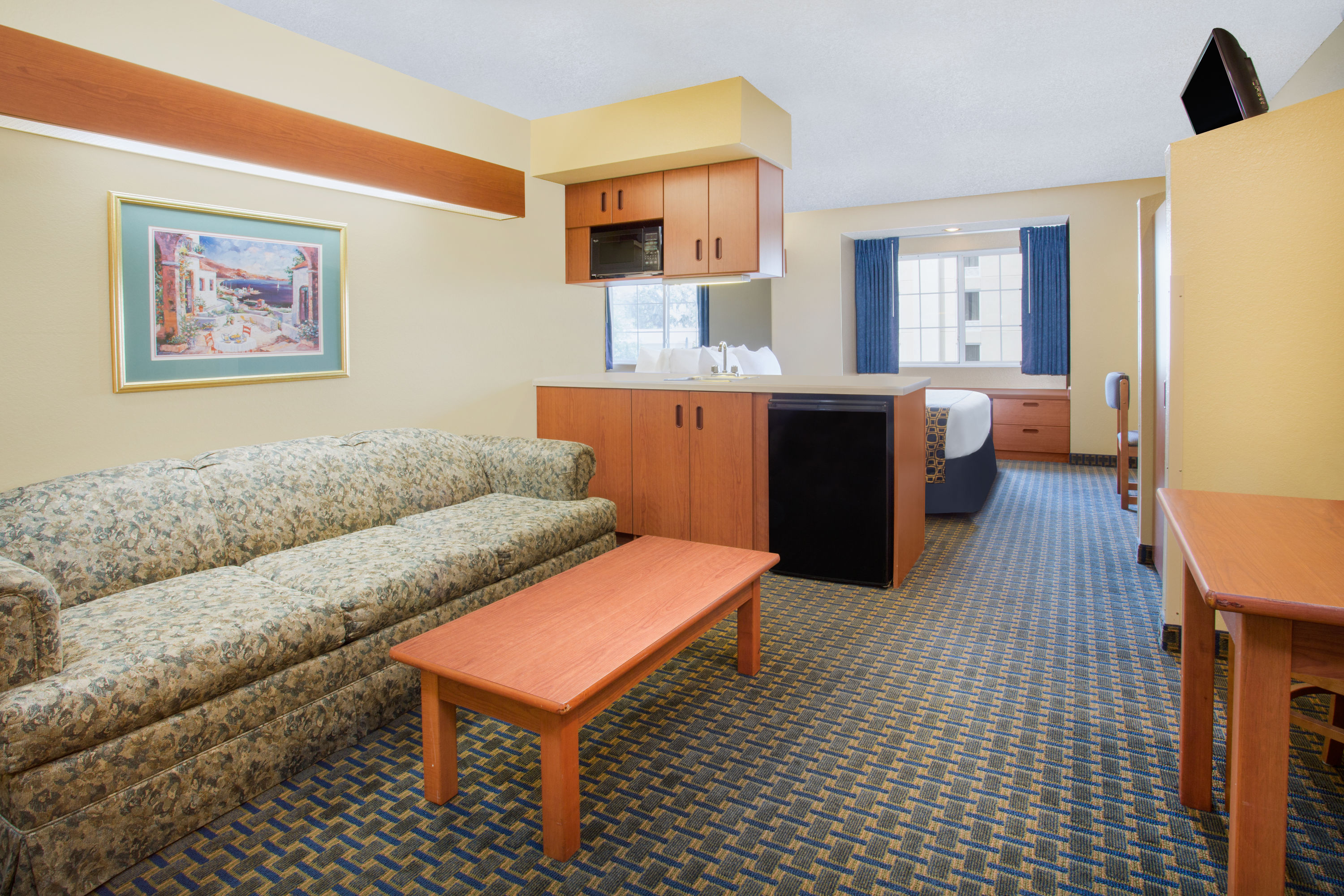 Microtel Inn & Suites by Wyndham Leesburg/Mt Dora suite in Leesburg, Florida