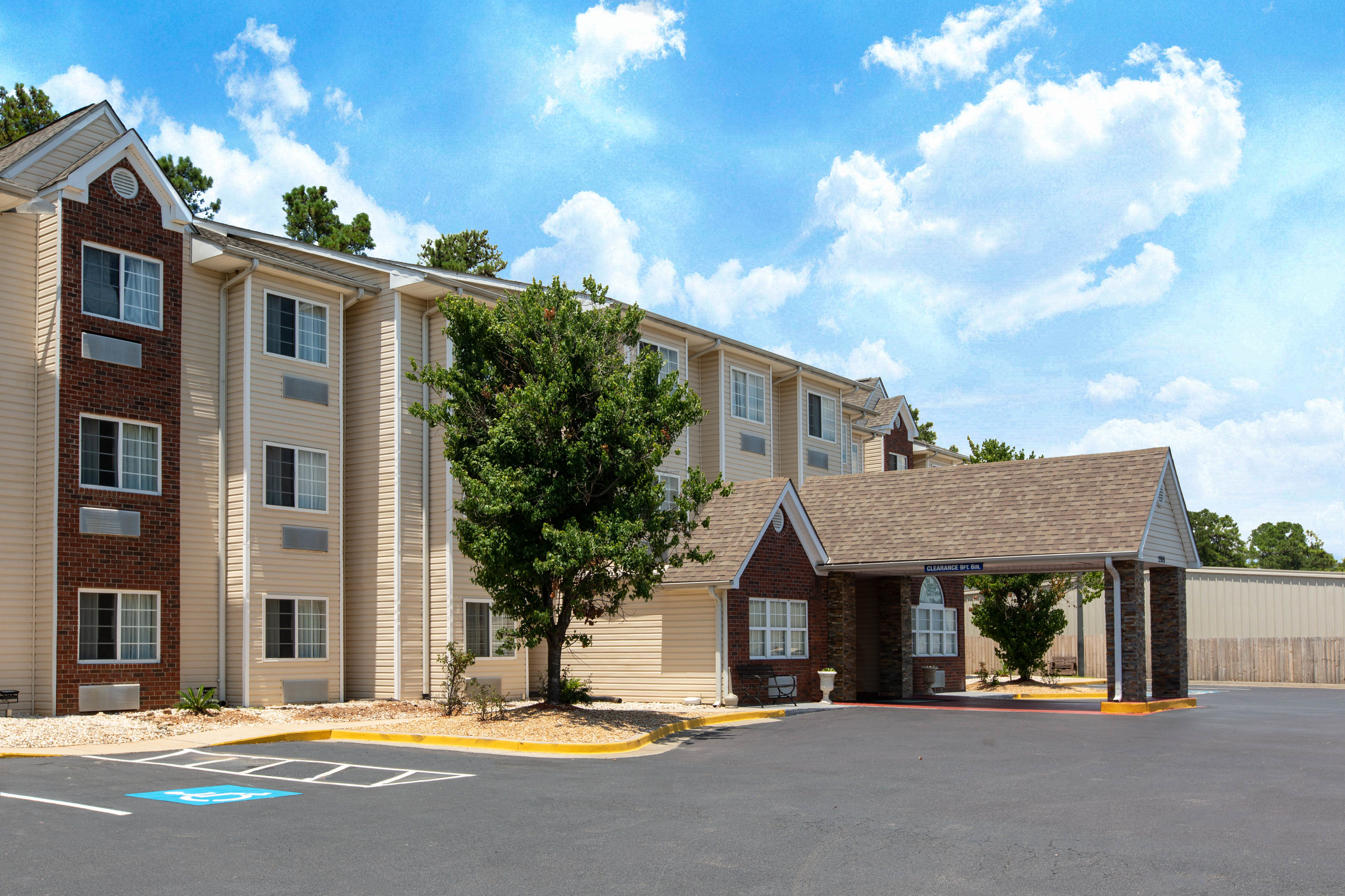 Microtel Inn & Suites by Wyndham Augusta Riverwatch Augusta, GA Hotels