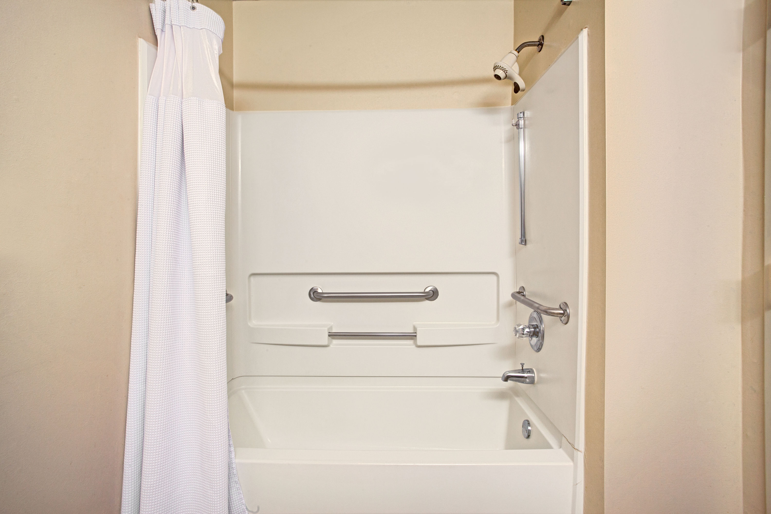 Guest room at the Microtel Inn & Suites by Wyndham Atlanta Airport in College Park, Georgia