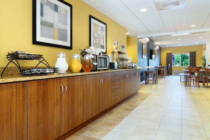 Microtel Inn & Suites by Wyndham Columbus/Near Fort Benning Microtel Inn & Suites by Wyndham Columbus/Near Fort Benning