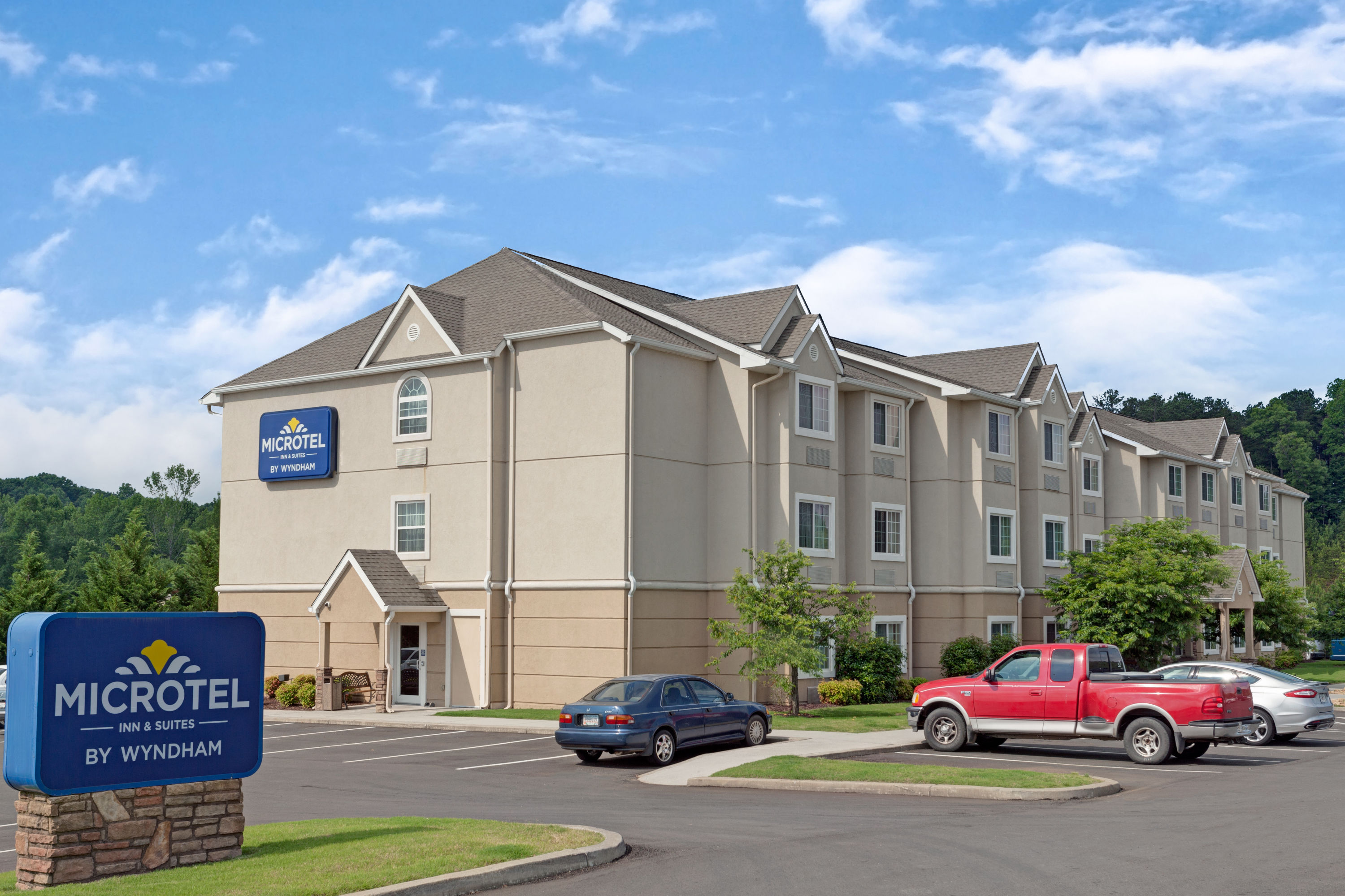 Exterior of Microtel Inn & Suites by Wyndham Jasper hotel in Jasper, Georgia