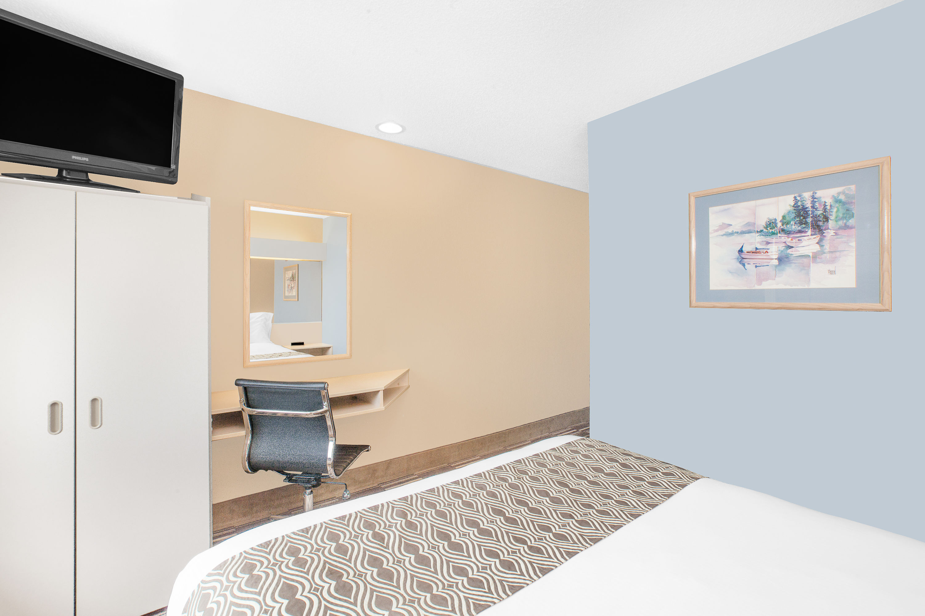 Guest room at the Microtel Inn & Suites by Wyndham Clear Lake in Clear Lake, Iowa