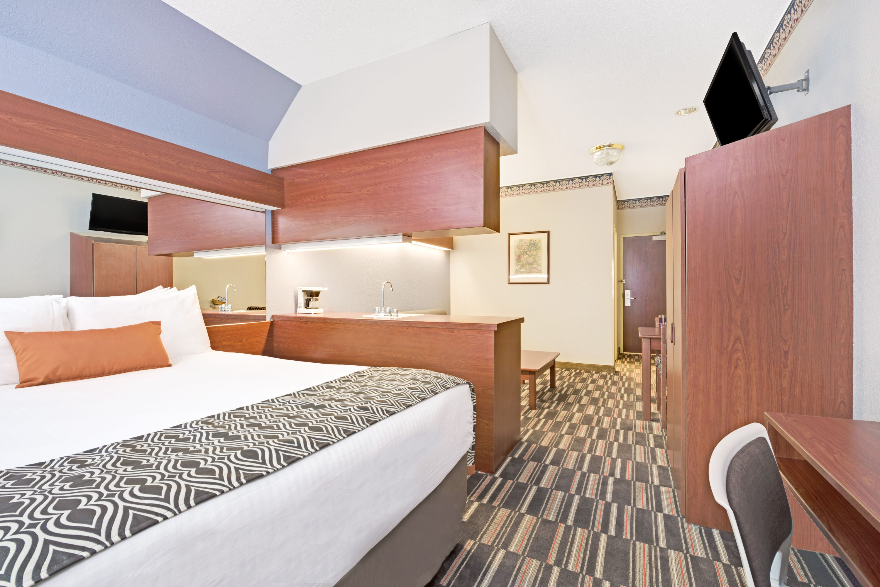 pet friendly hotels in urbandale iowa