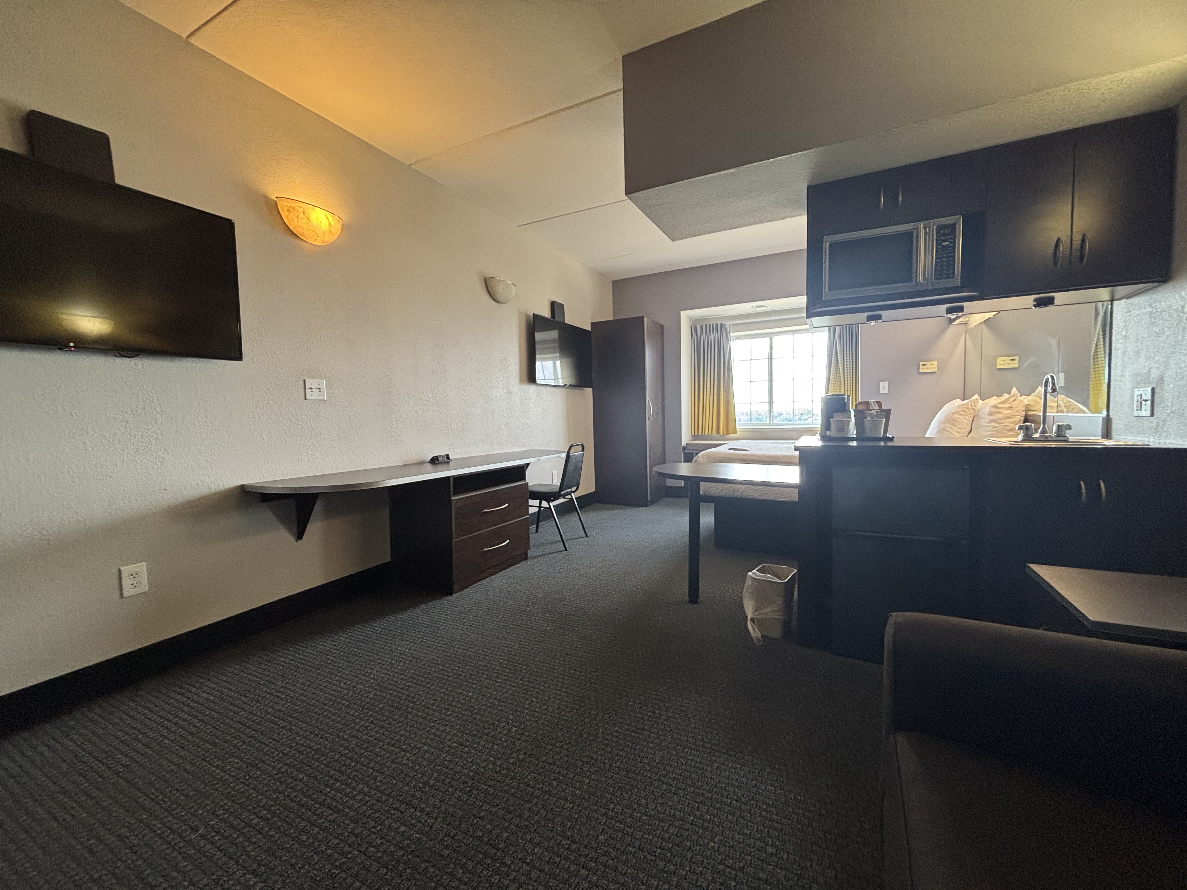 King bed guest room at the Microtel Inn & Suites by Wyndham Quincy Downtown/River Area in Quincy, Illinois