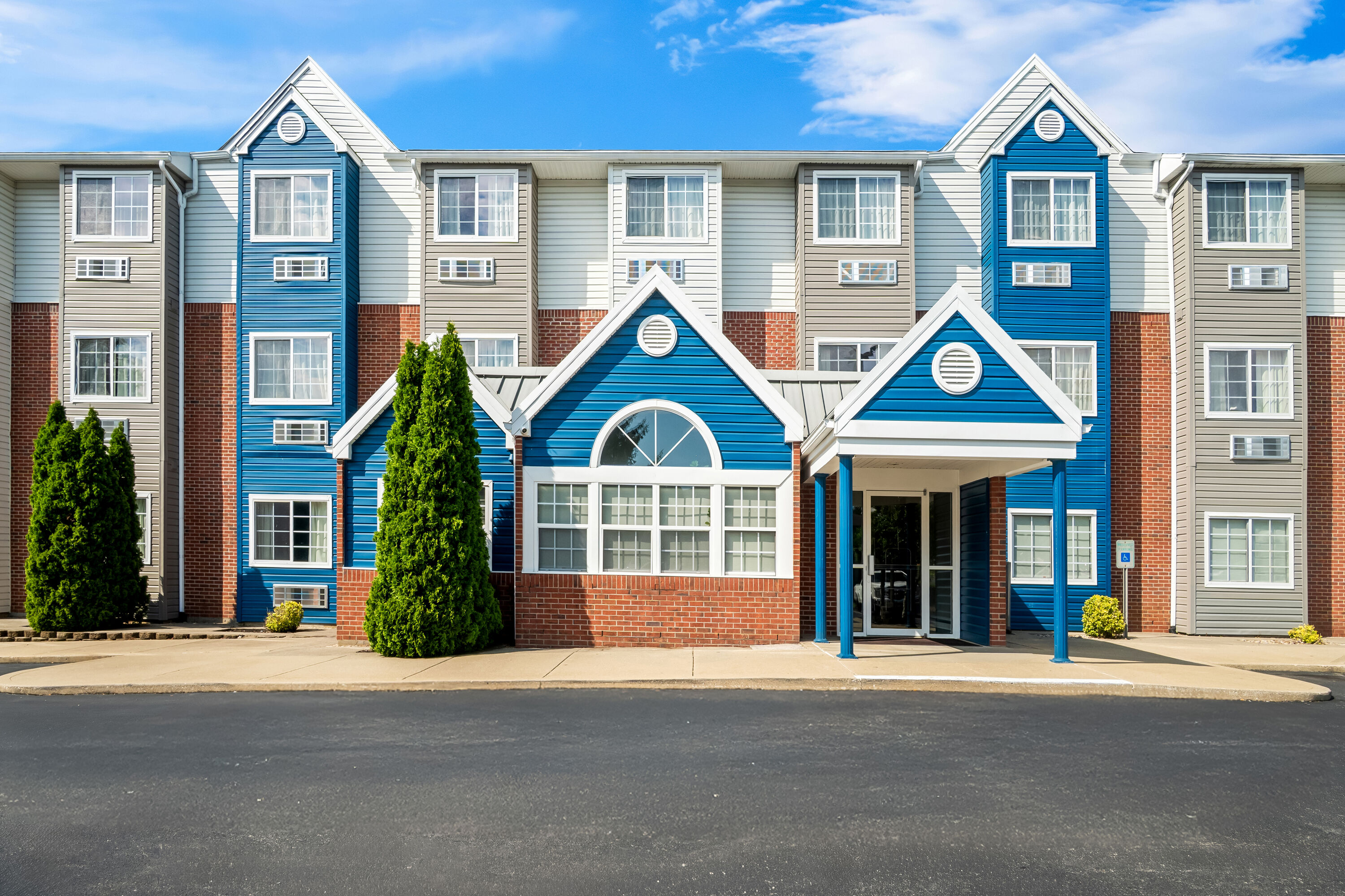 Exterior Day Image of Microtel Inn & Suites by Wyndham Georgetown hotel in Georgetown, Kentucky
