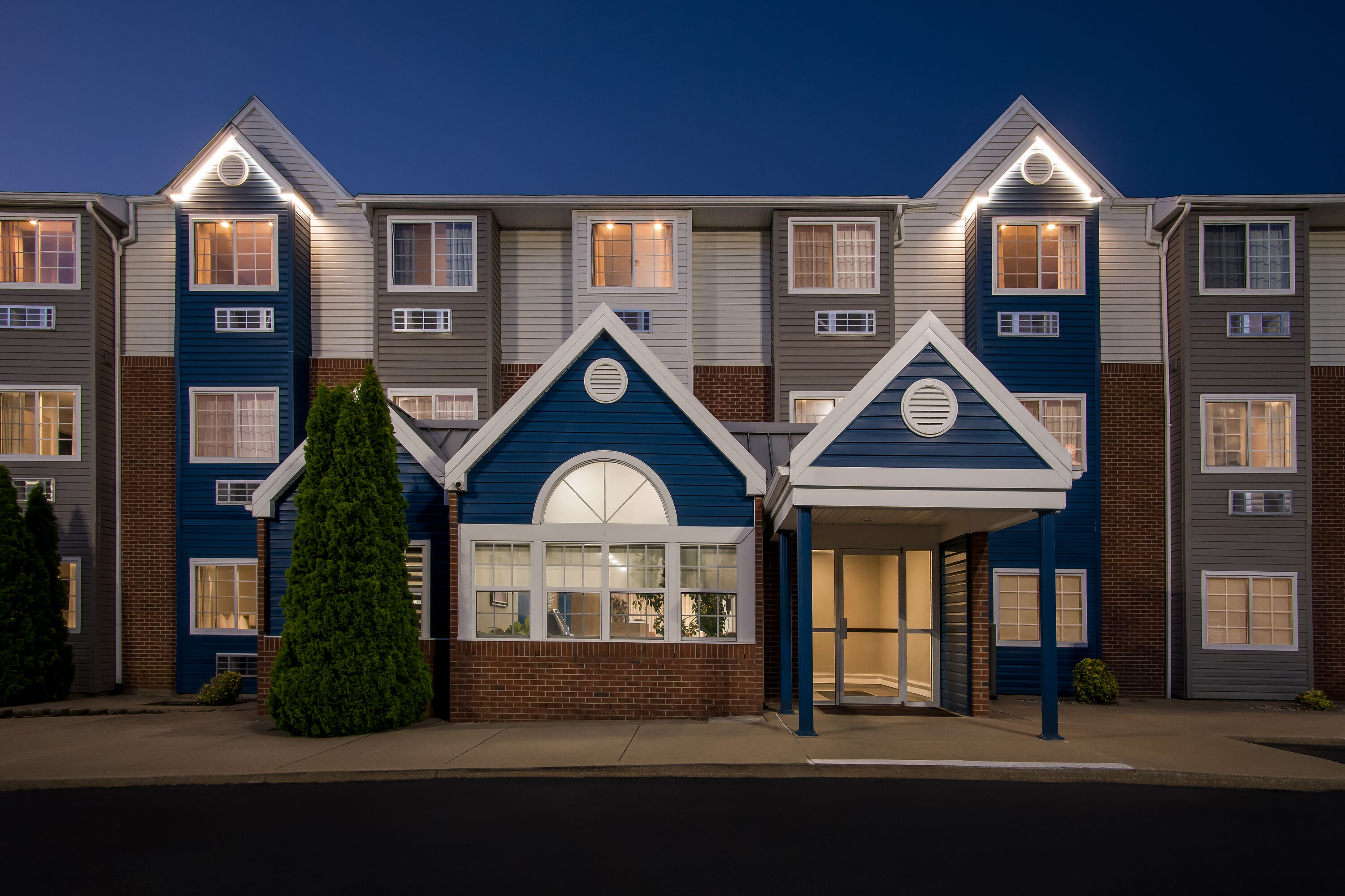 Exterior Night Image of Microtel Inn & Suites by Wyndham Georgetown hotel in Georgetown, Kentucky