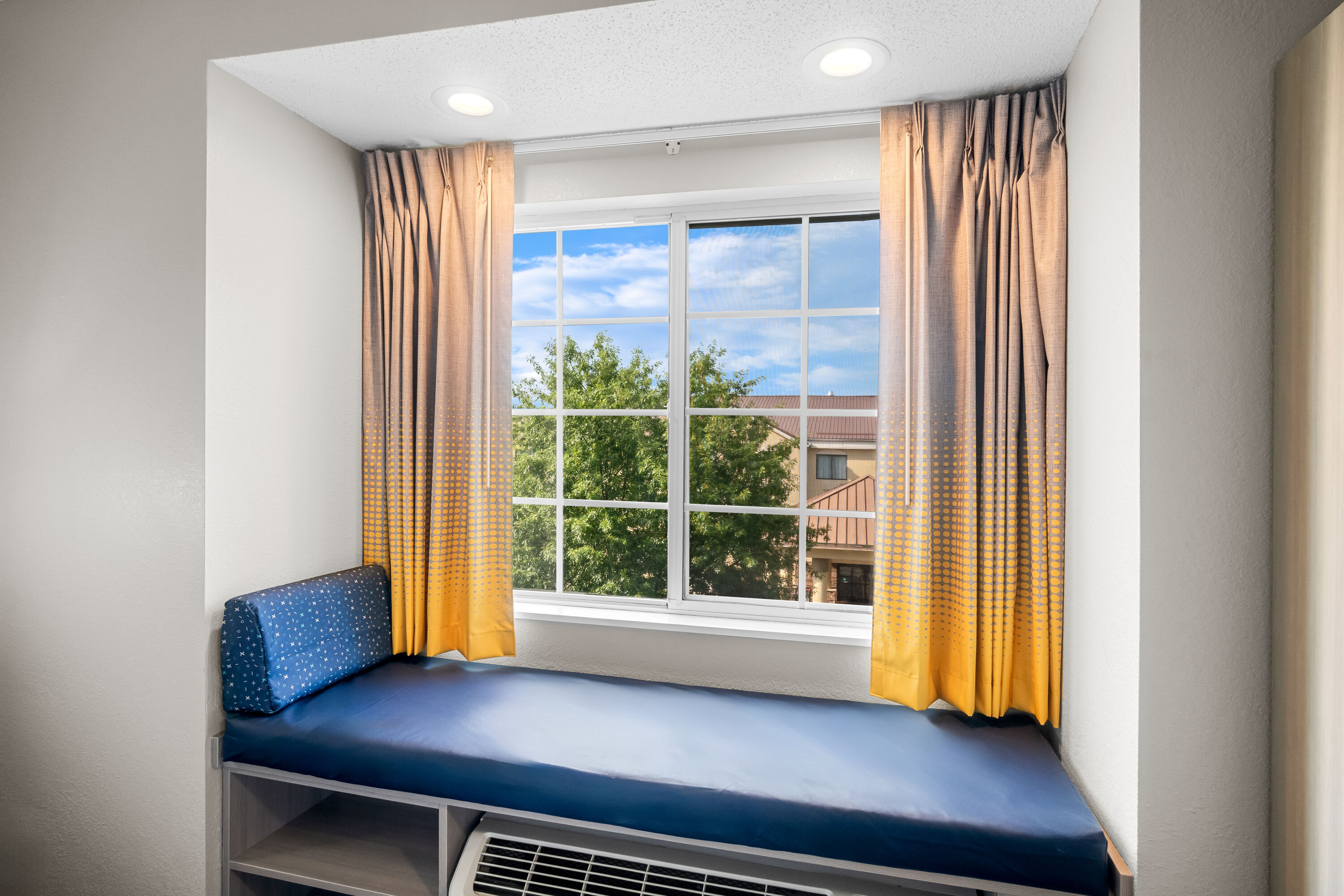 Double bed guest room at the Microtel Inn & Suites by Wyndham Georgetown in Georgetown, Kentucky