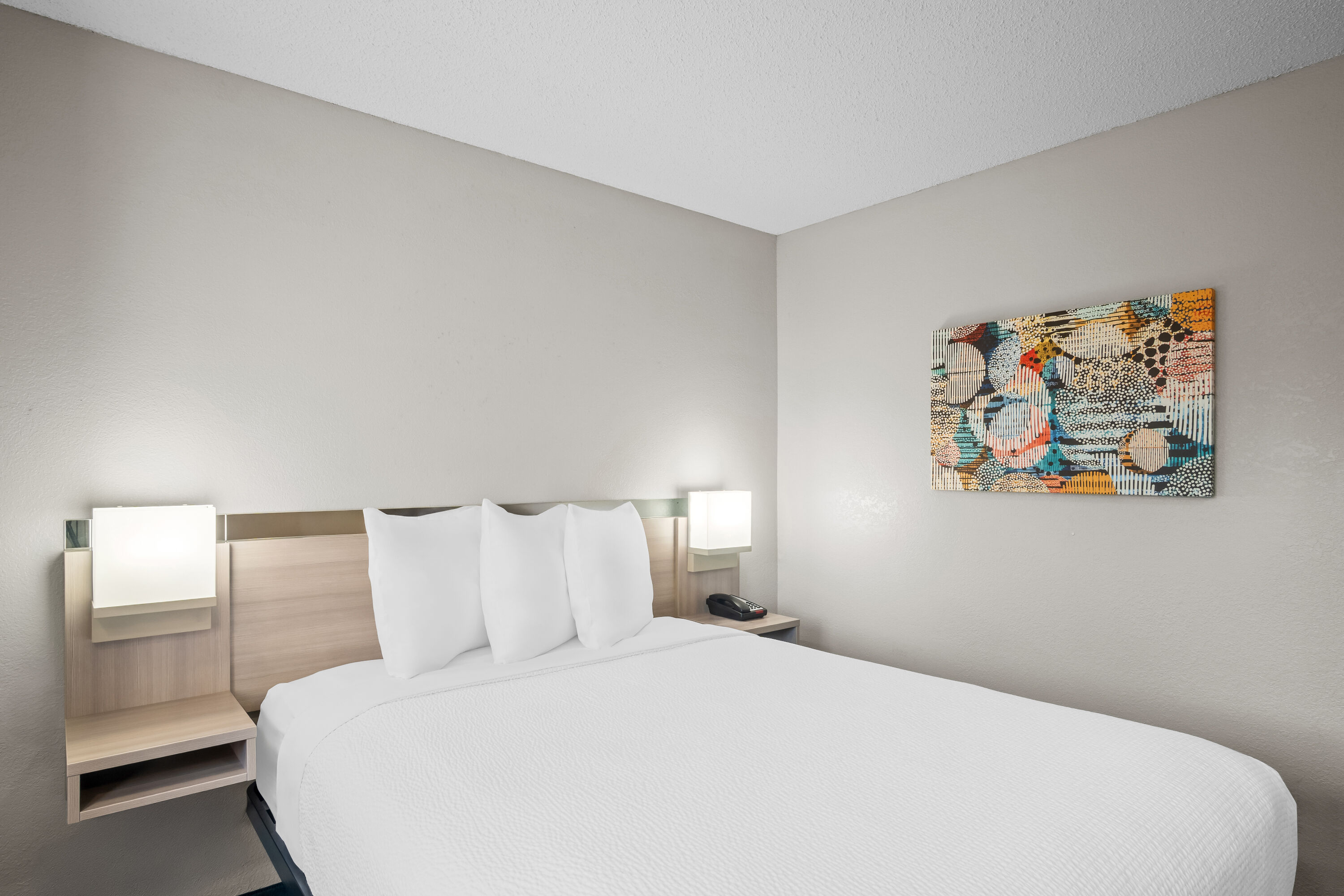 Queen bed guest room at the Microtel Inn & Suites by Wyndham Georgetown in Georgetown, Kentucky