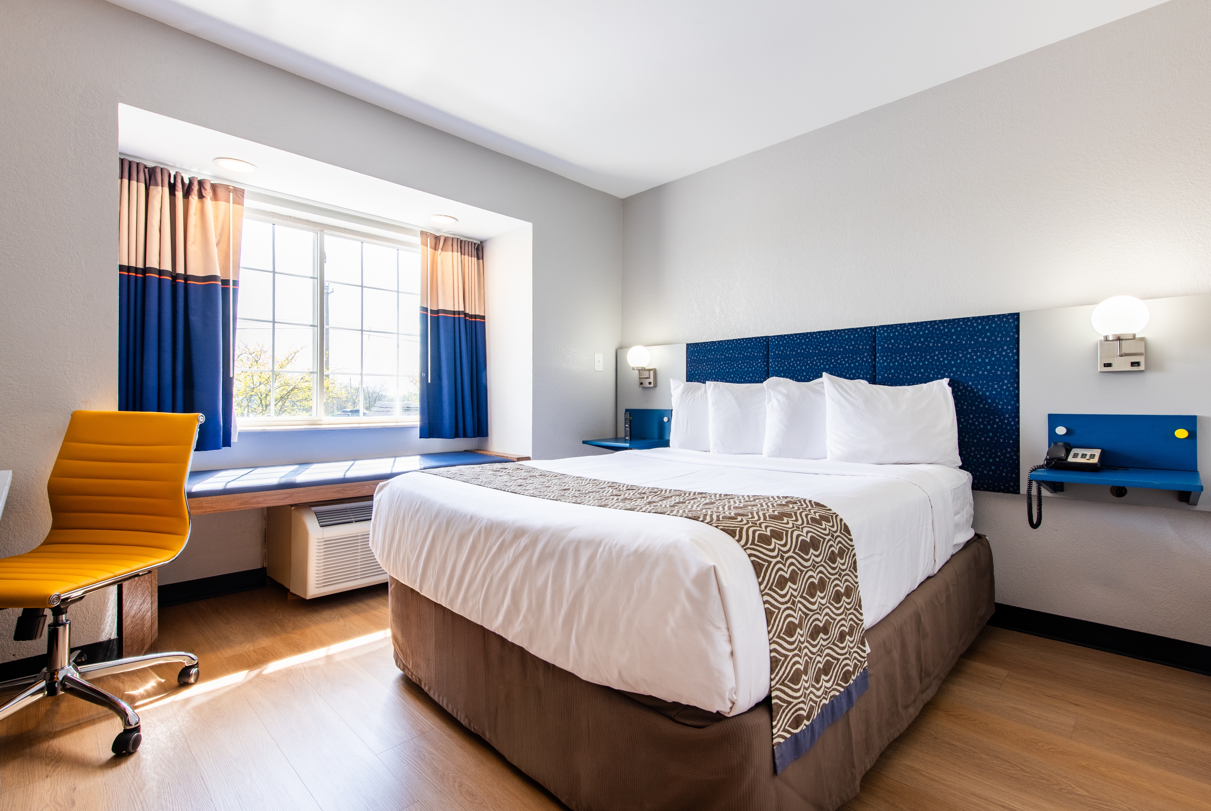 Guest room at the Microtel Inn & Suites by Wyndham London in London, Kentucky