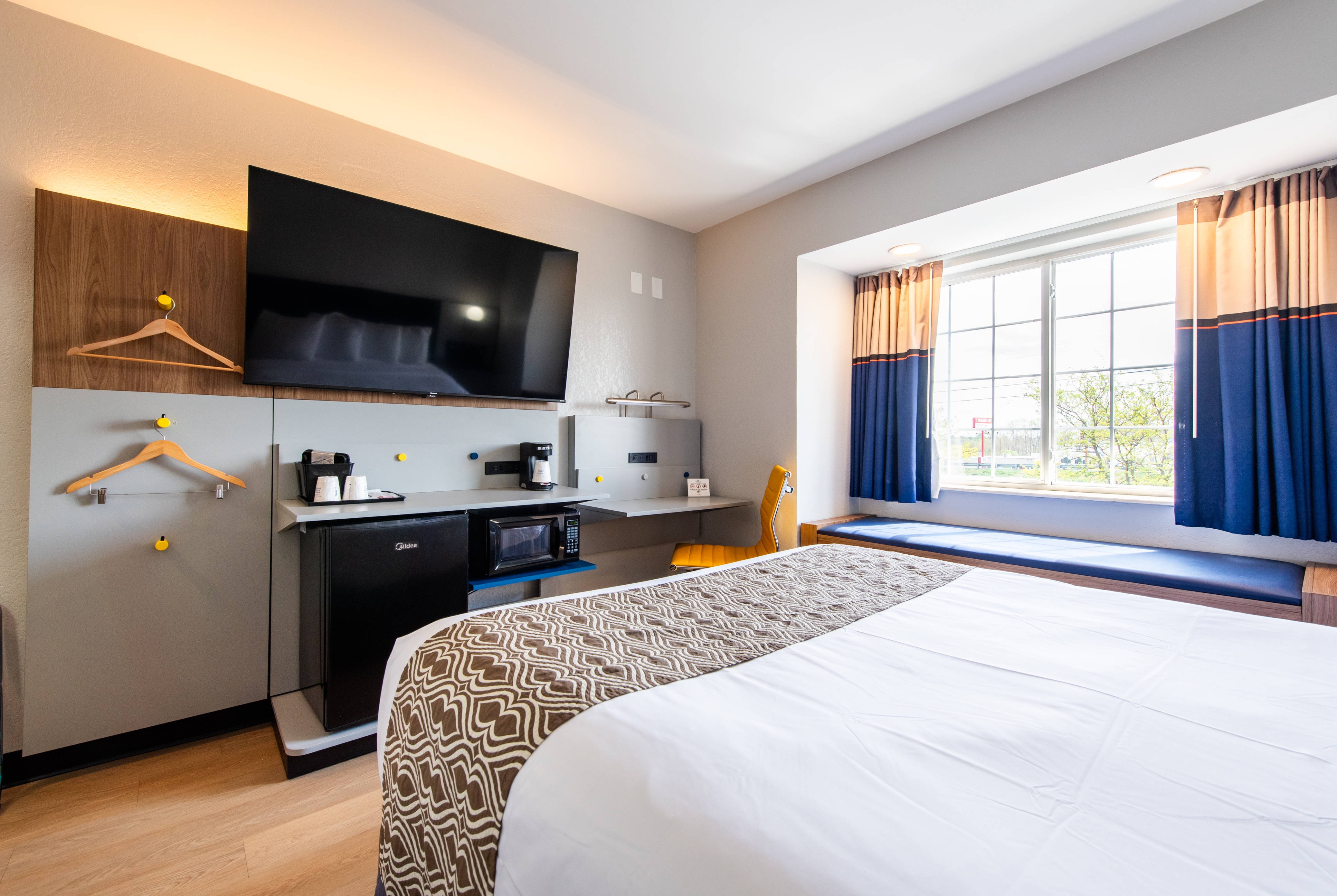Guest room at the Microtel Inn & Suites by Wyndham London in London, Kentucky