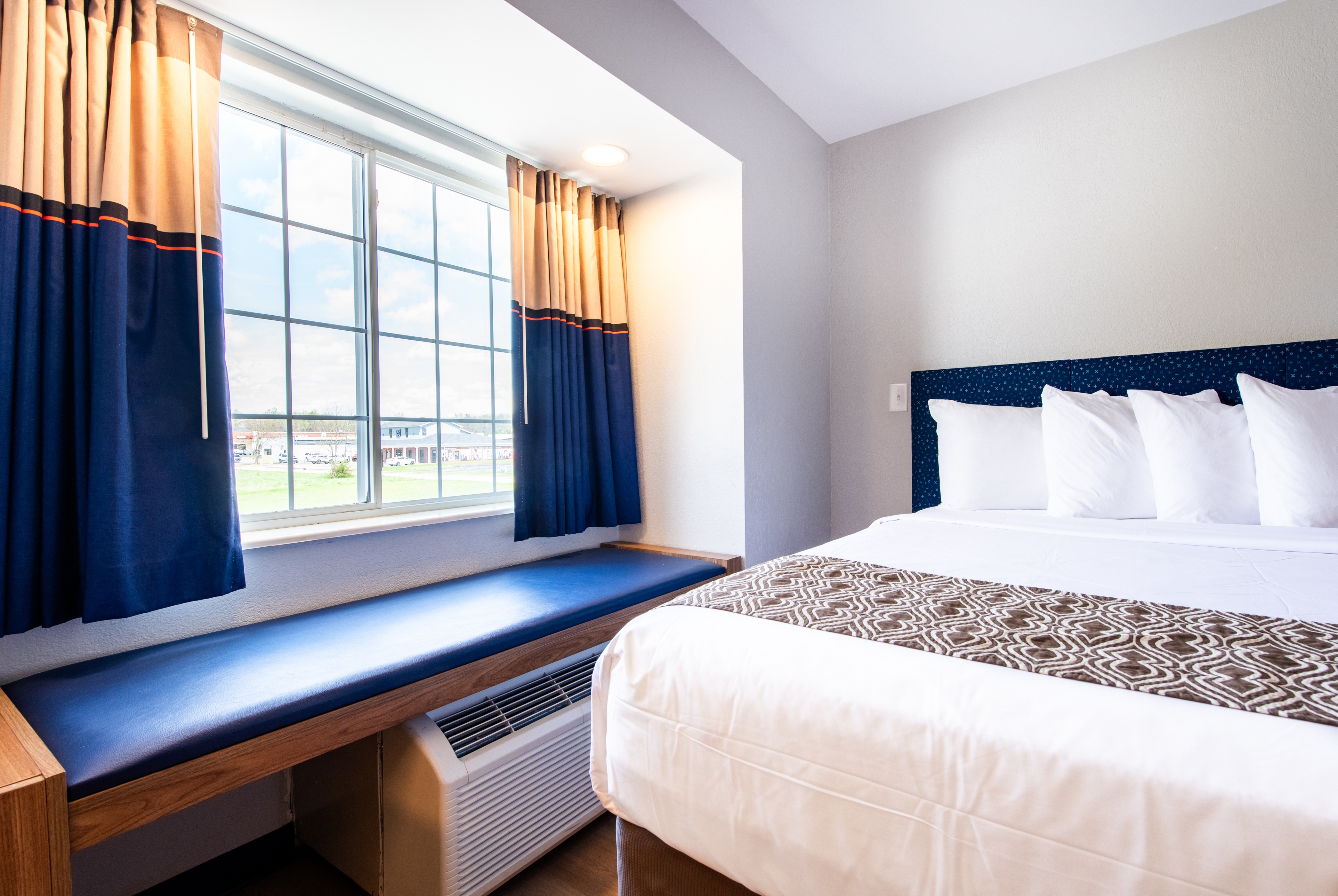 Guest room at the Microtel Inn & Suites by Wyndham London in London, Kentucky