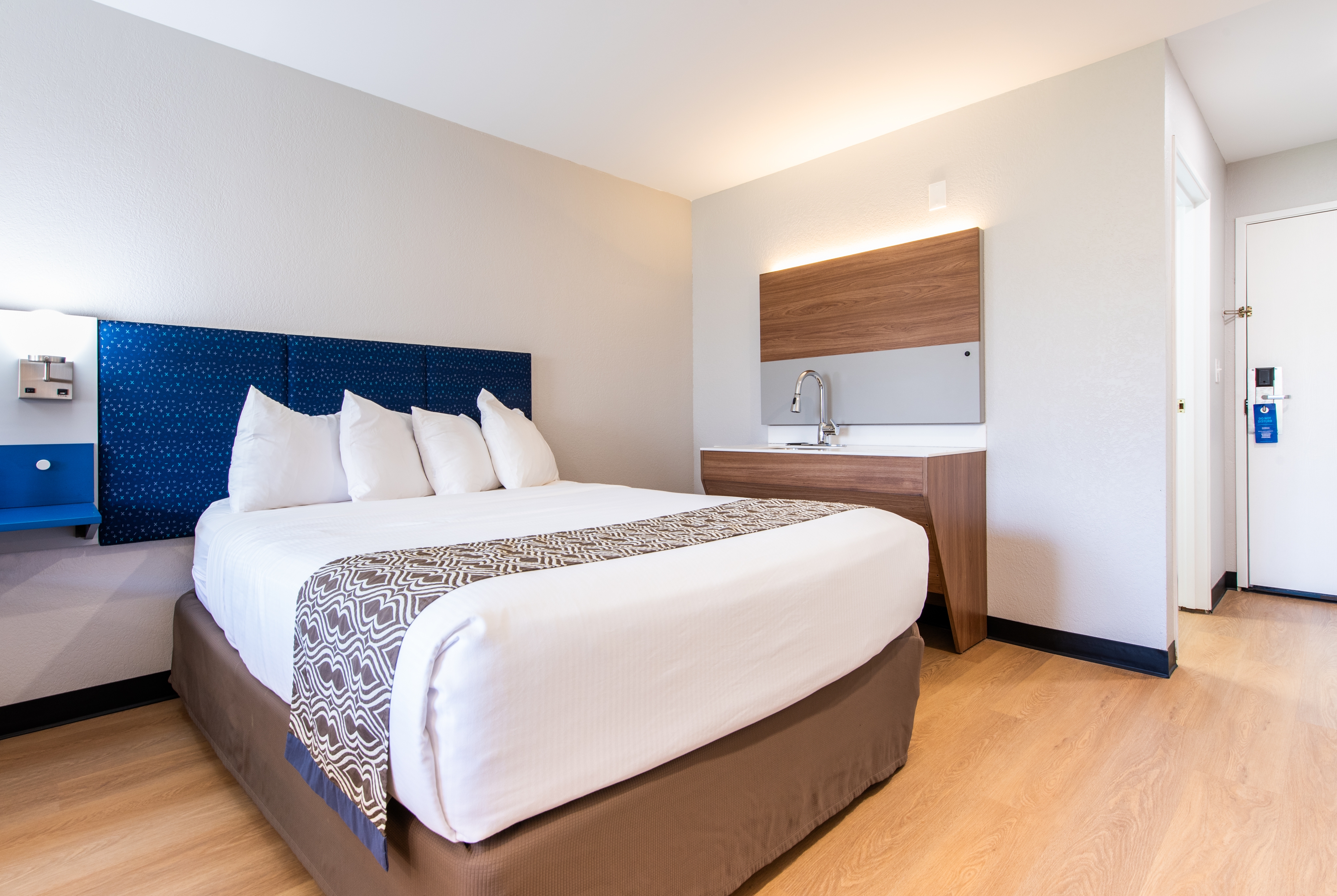 Guest room at the Microtel Inn & Suites by Wyndham London in London, Kentucky