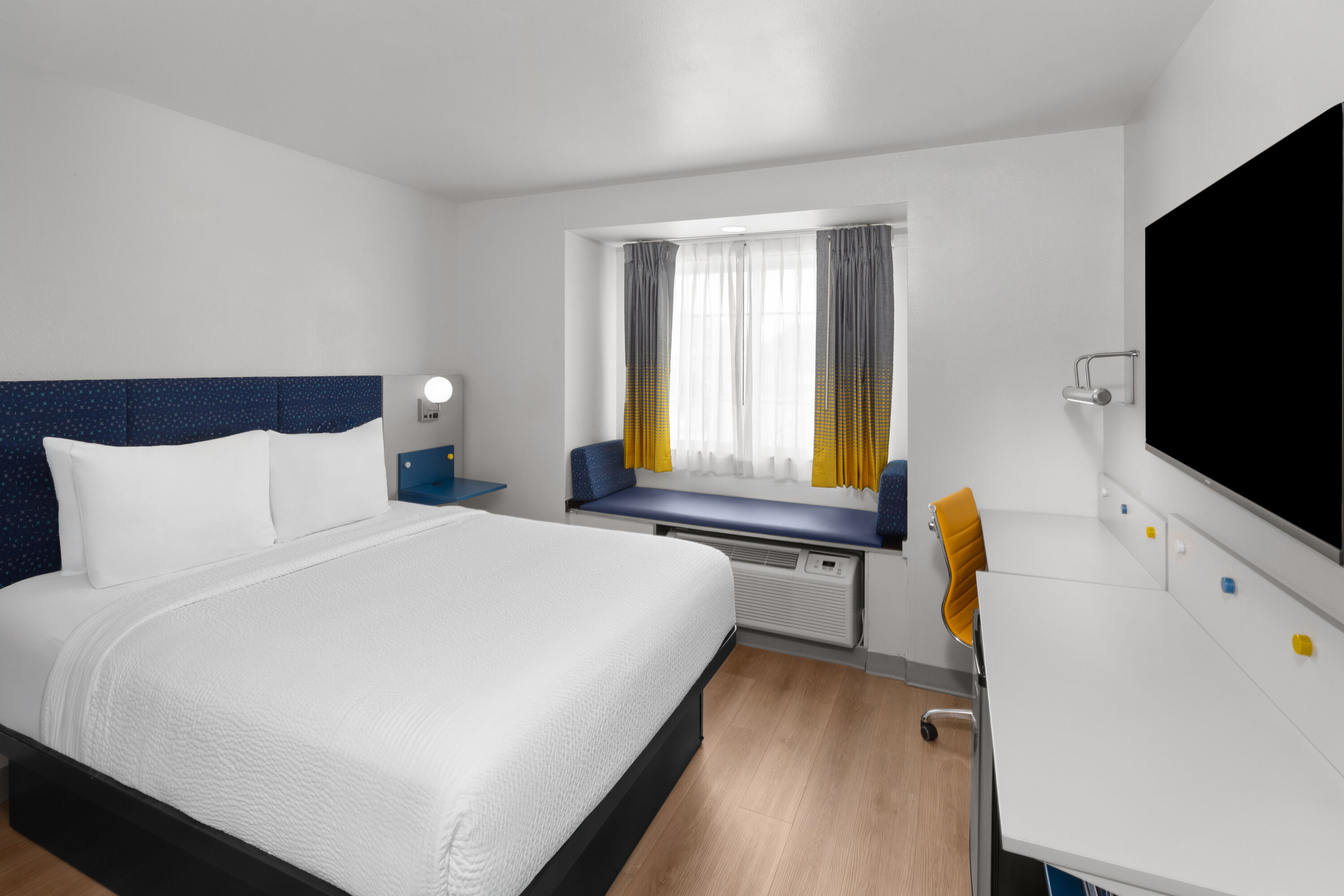 Guest room at the Microtel Inn & Suites by Wyndham Baton Rouge Airport in Baton Rouge, Louisiana