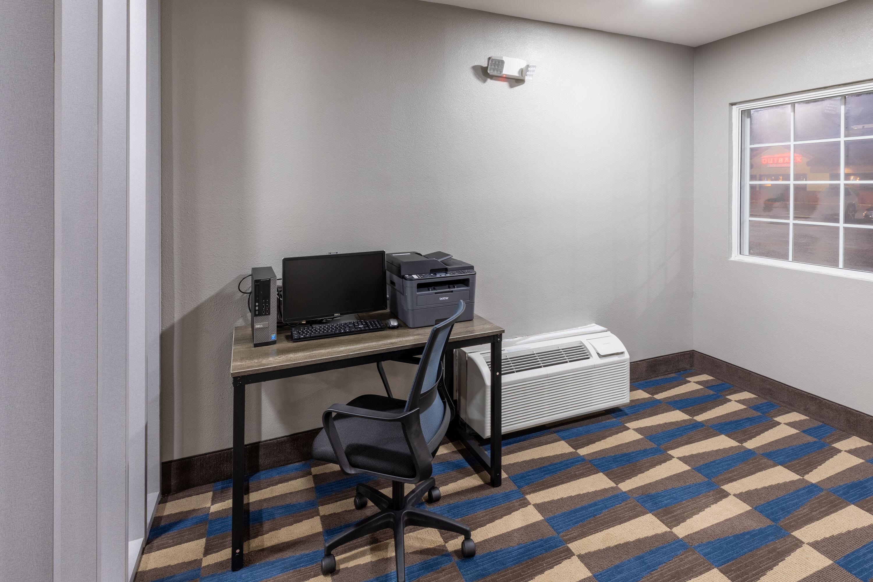 Microtel Inn & Suites by Wyndham Bossier City business center in Bossier City, Louisiana