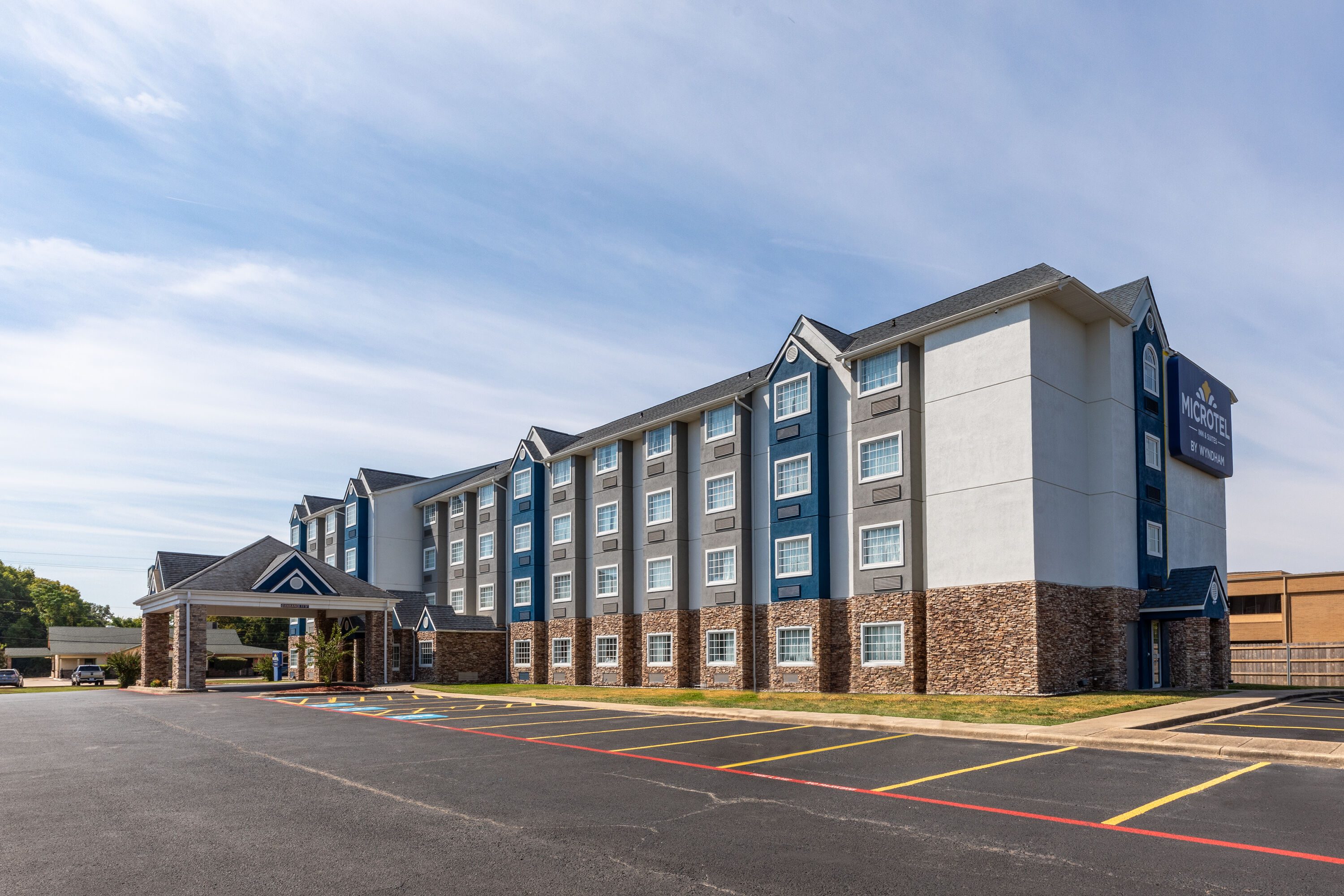 Exterior Day Image of Microtel Inn & Suites by Wyndham Bossier City hotel in Bossier City, Louisiana