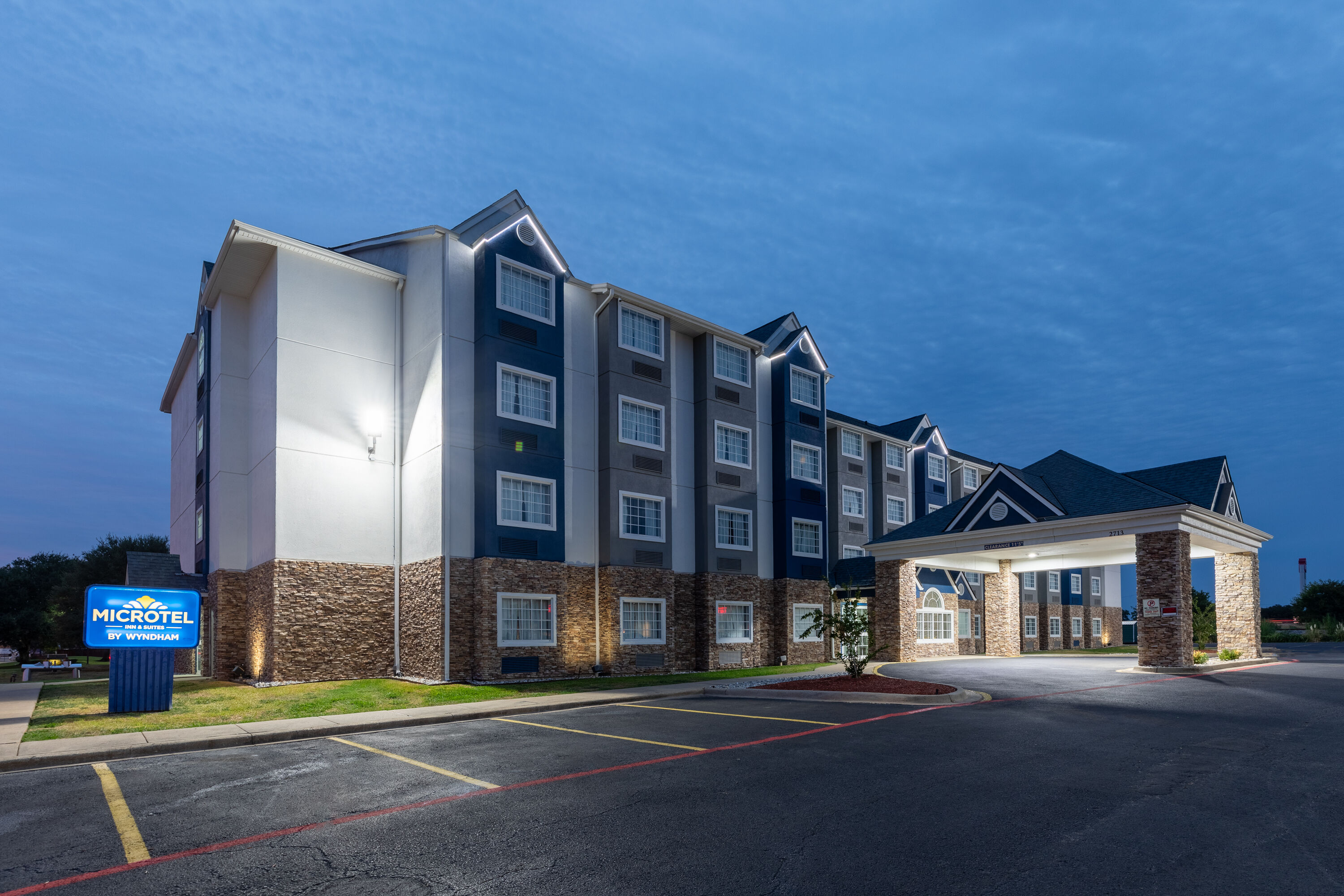 Exterior Dusk Image of Microtel Inn & Suites by Wyndham Bossier City hotel in Bossier City, Louisiana