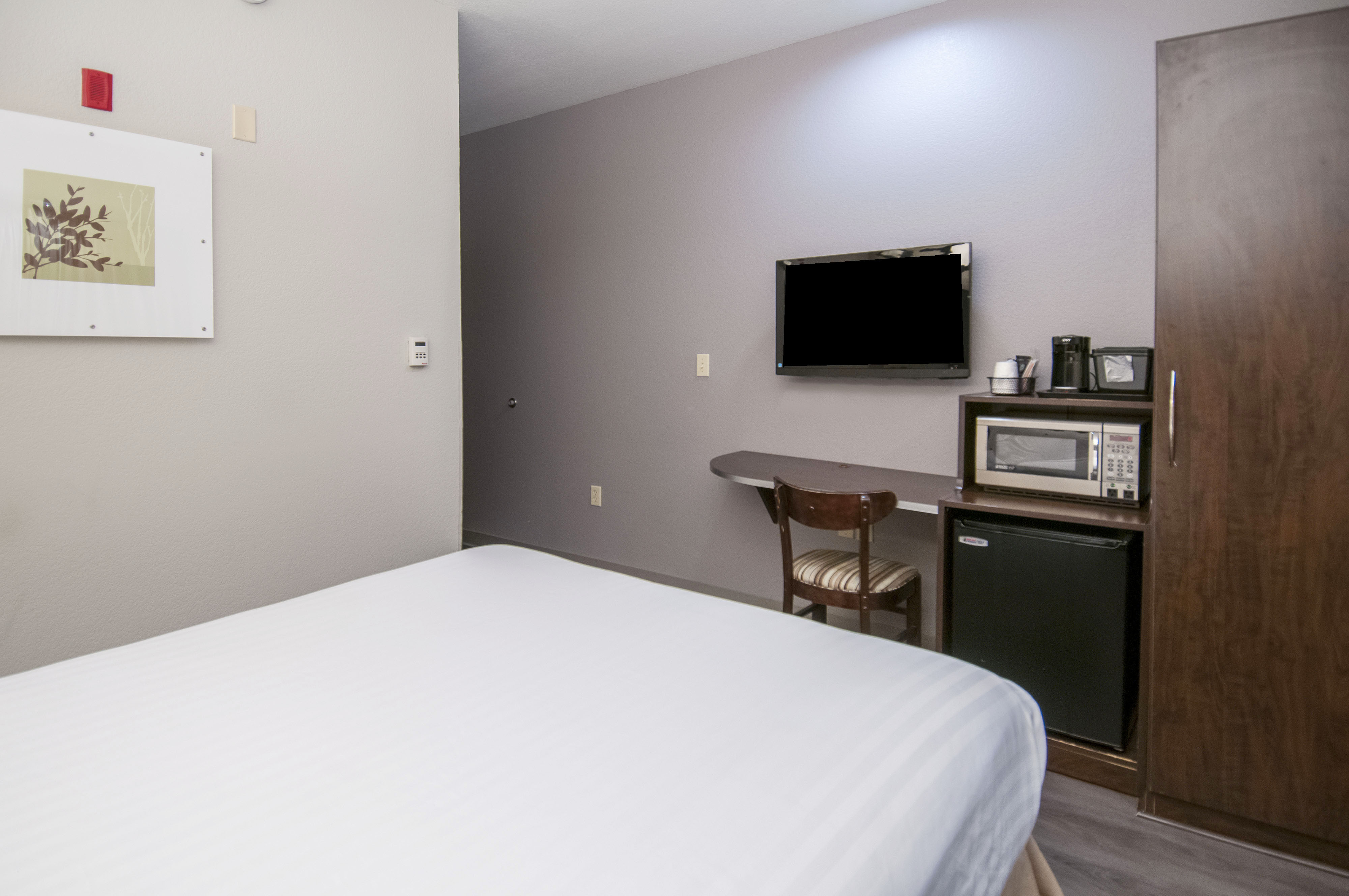 Guest room at the Microtel Inn & Suites by Wyndham Pearl River/Slidell in Pearl River, Louisiana