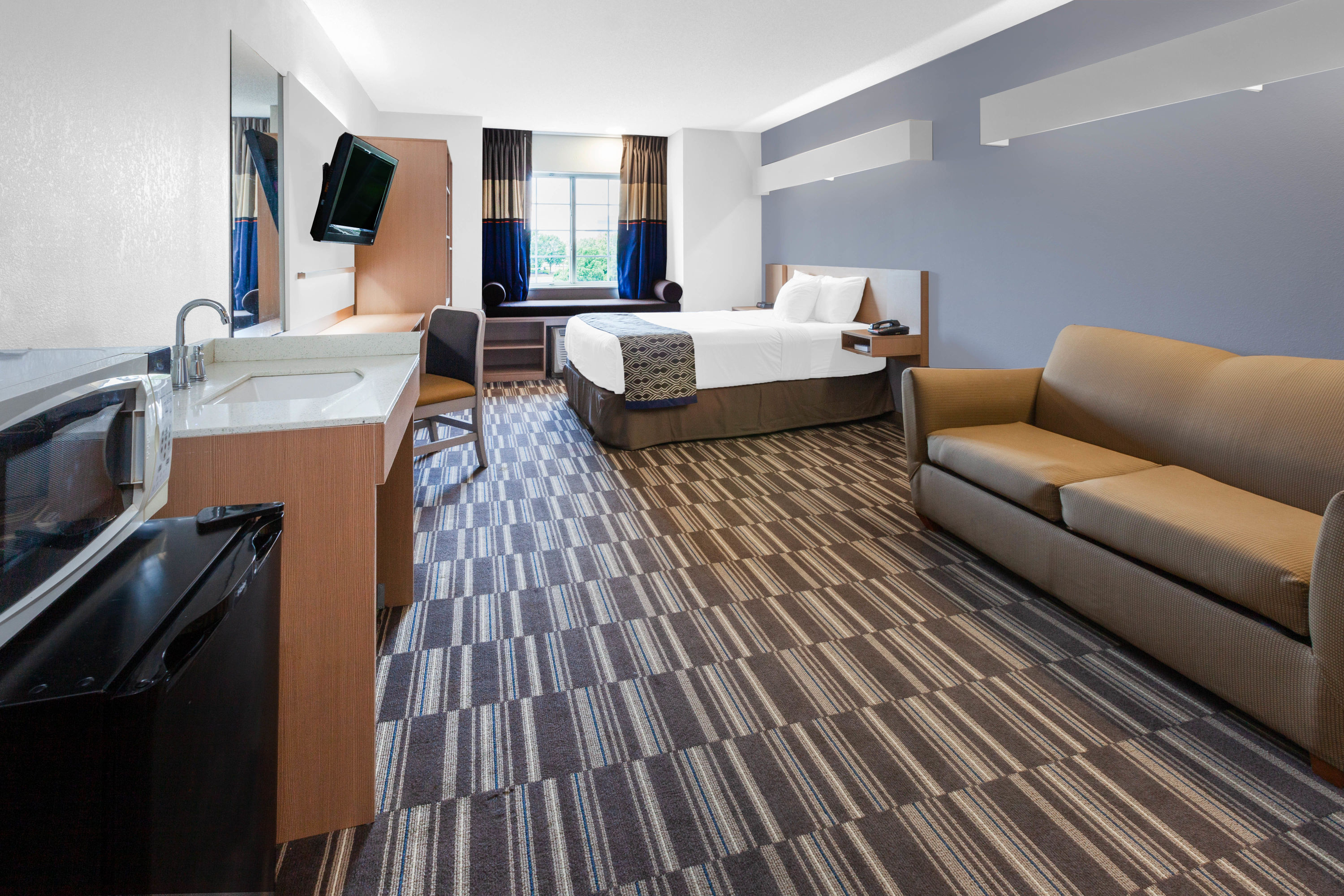 Microtel Inn & Suites by Wyndham Baltimore BWI Airport suite in Linthicum Heights, Maryland