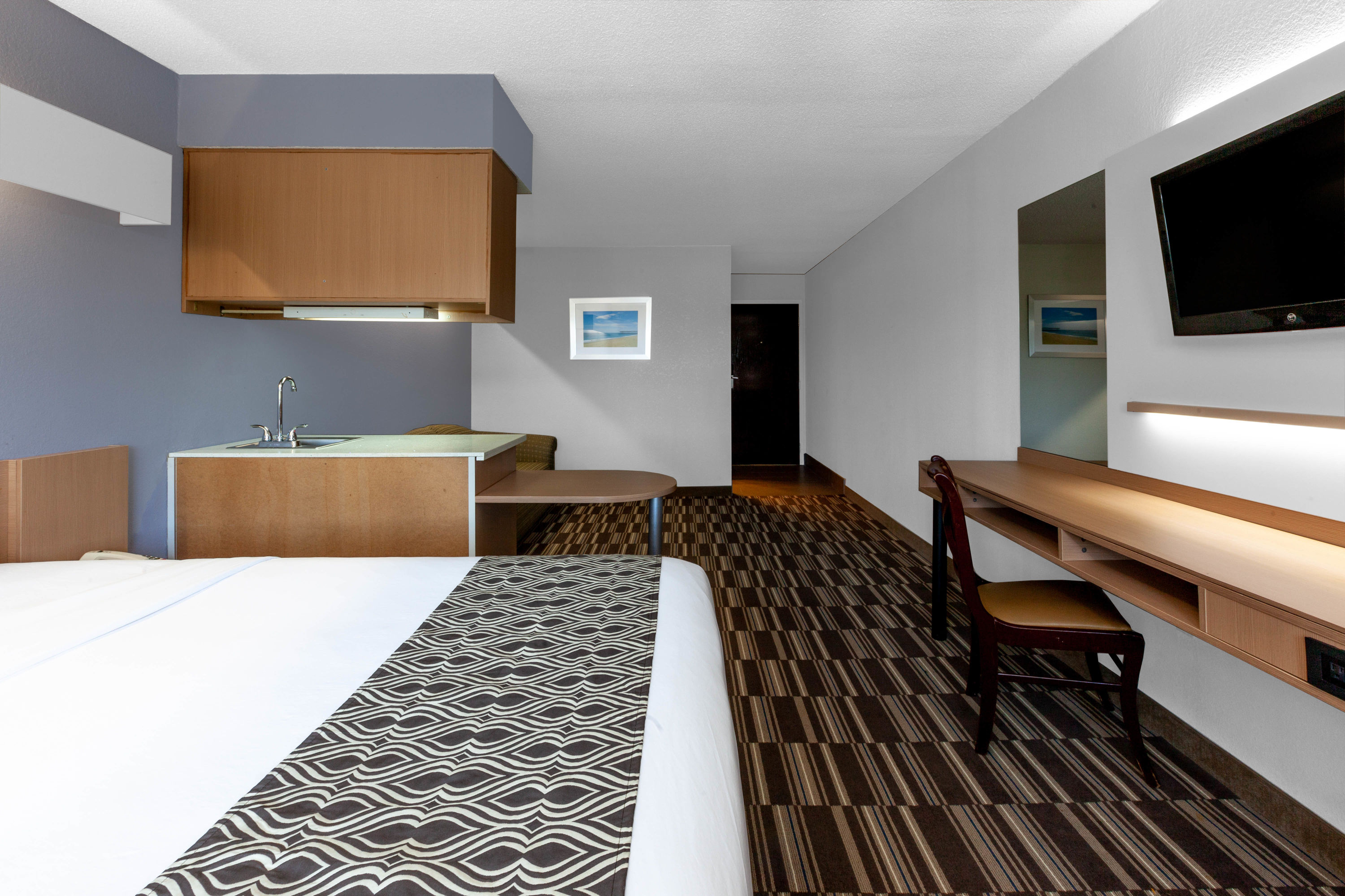 Microtel Inn & Suites by Wyndham Baltimore BWI Airport suite in Linthicum Heights, Maryland