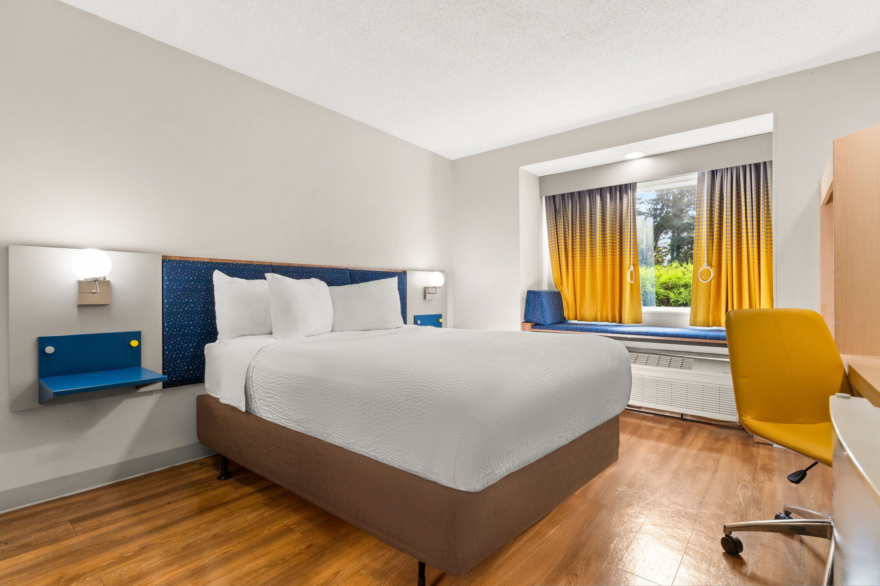Queen bed guest room at the Microtel Inn & Suites by Wyndham Salisbury in Salisbury, Maryland