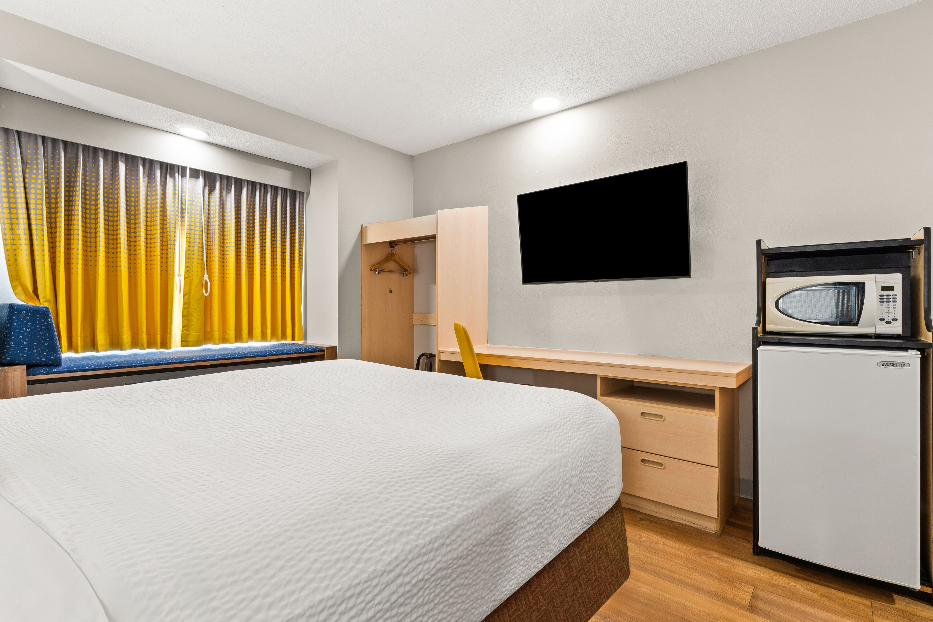 Queen bed guest room at the Microtel Inn & Suites by Wyndham Salisbury in Salisbury, Maryland