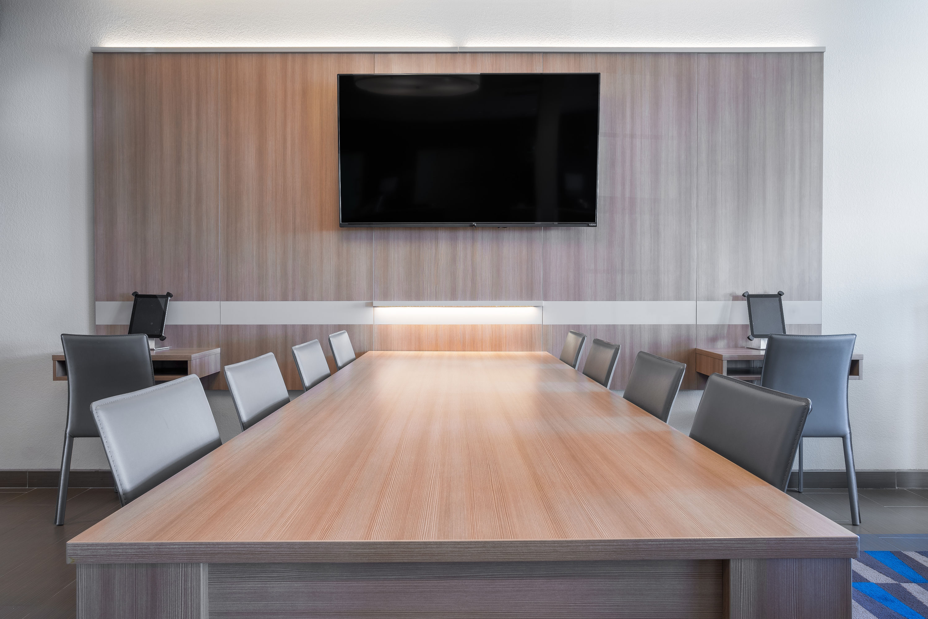 Microtel Inn & Suites By Wyndham Moorhead Fargo Area business center in Moorhead, Minnesota