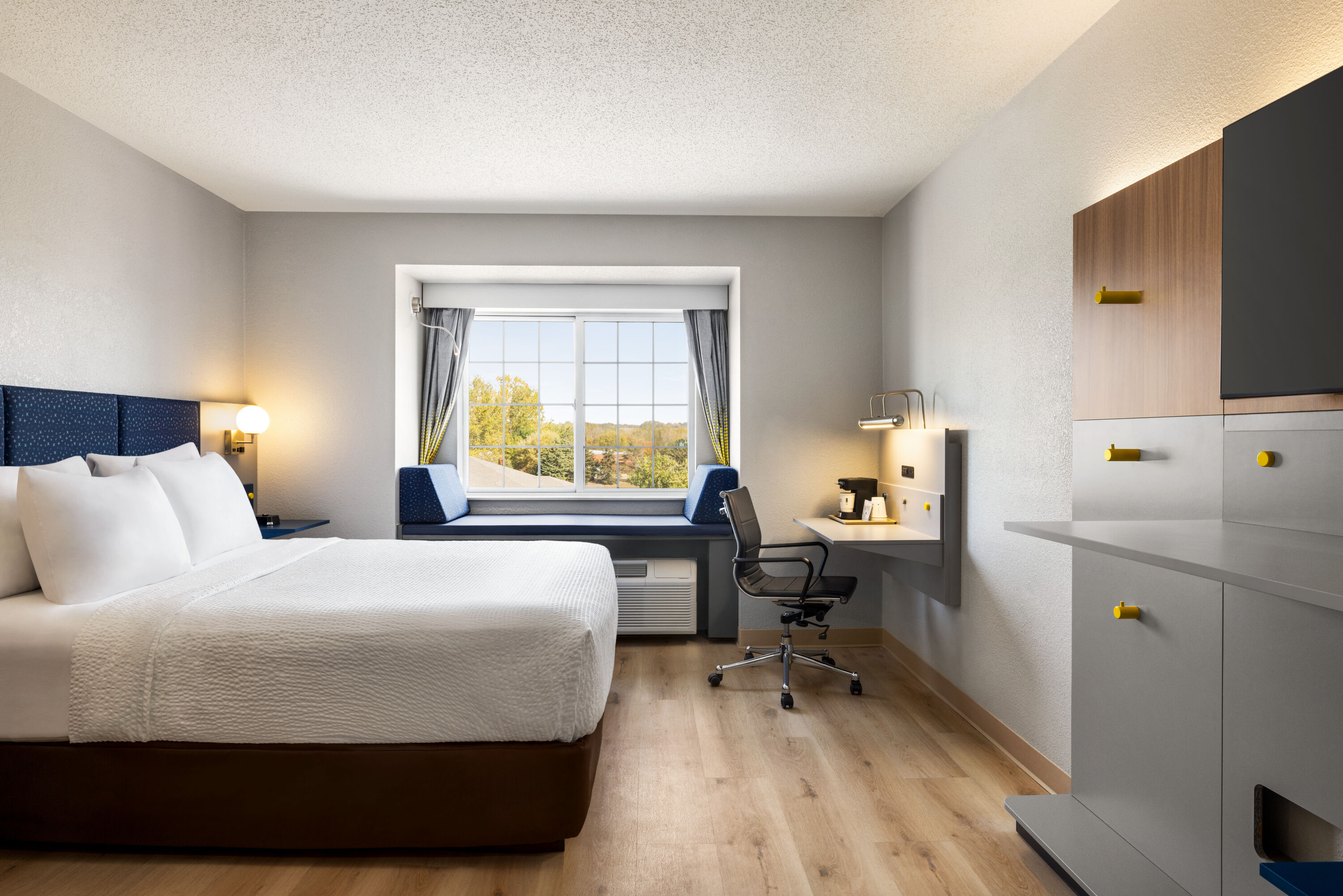 Microtel Inn & Suites by Wyndham New Ulm suite in New Ulm, Minnesota