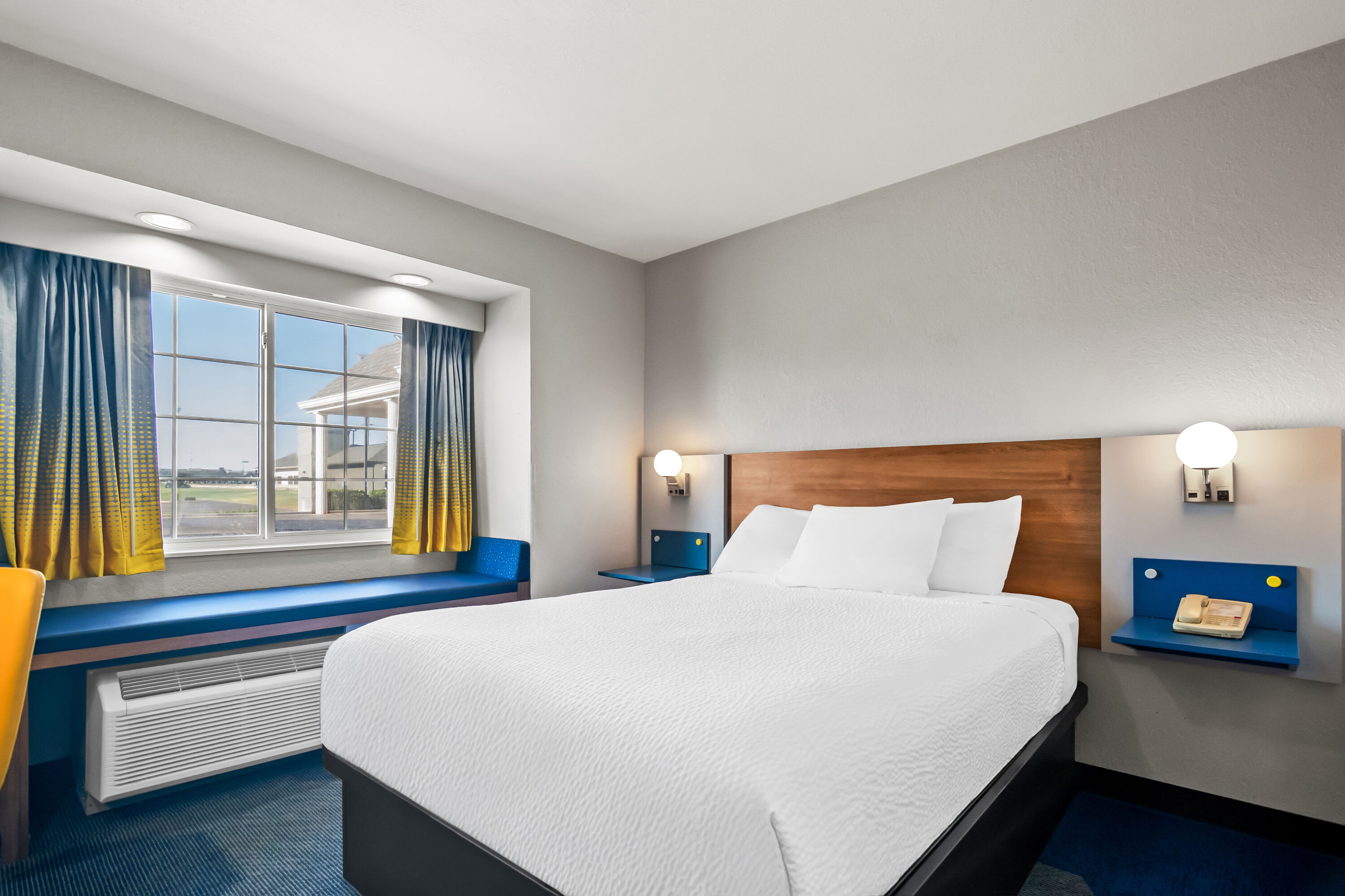 Queen bed guest room at the Microtel Inn & Suites by Wyndham Joplin in Joplin, Missouri