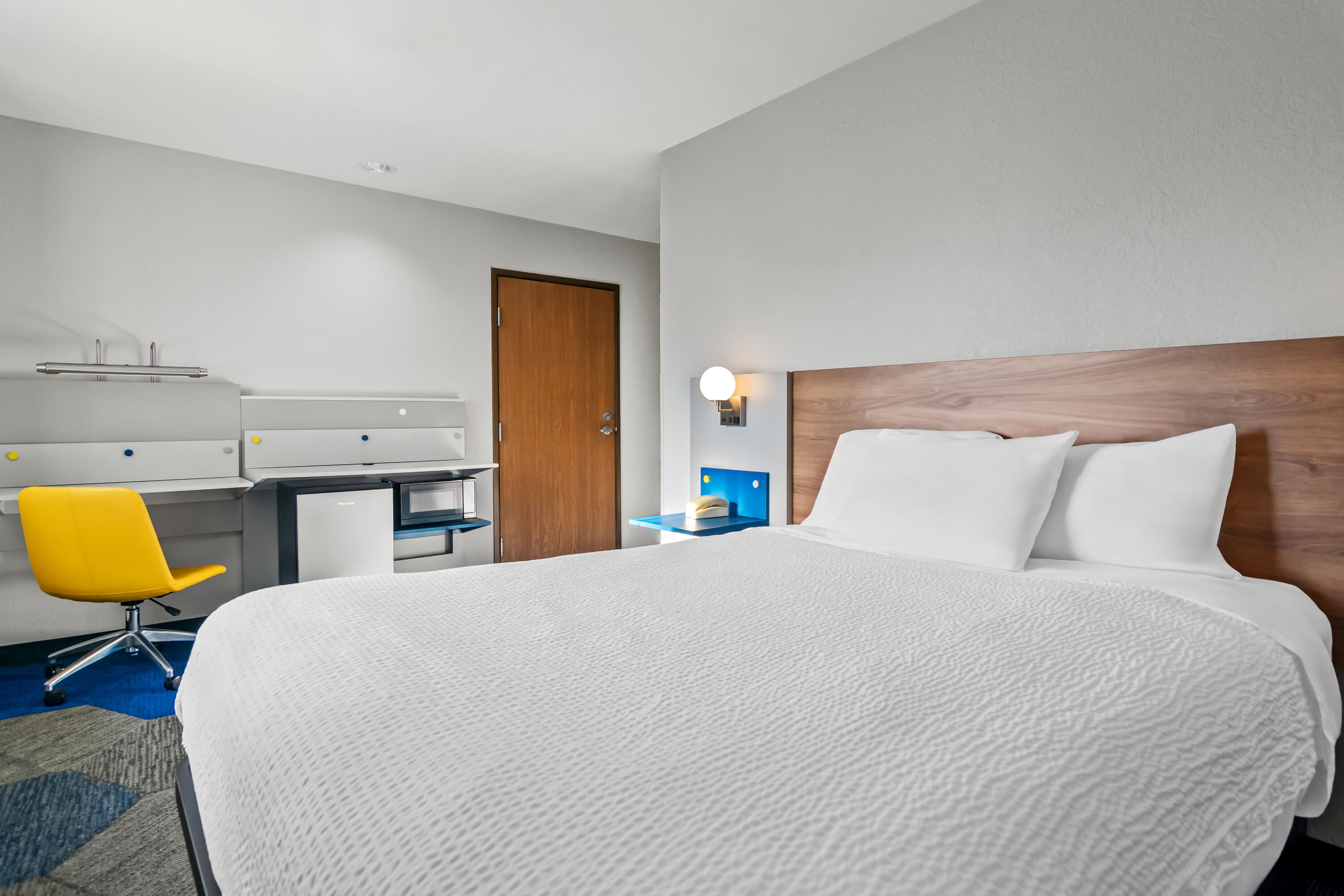 Queen bed guest room at the Microtel Inn & Suites by Wyndham Joplin in Joplin, Missouri