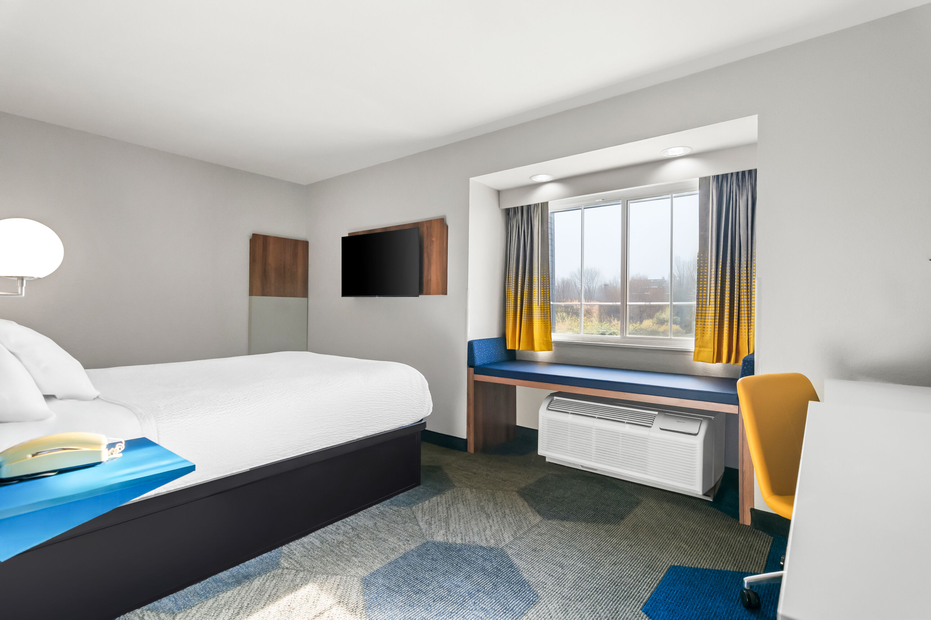 Queen bed guest room at the Microtel Inn & Suites by Wyndham Joplin in Joplin, Missouri