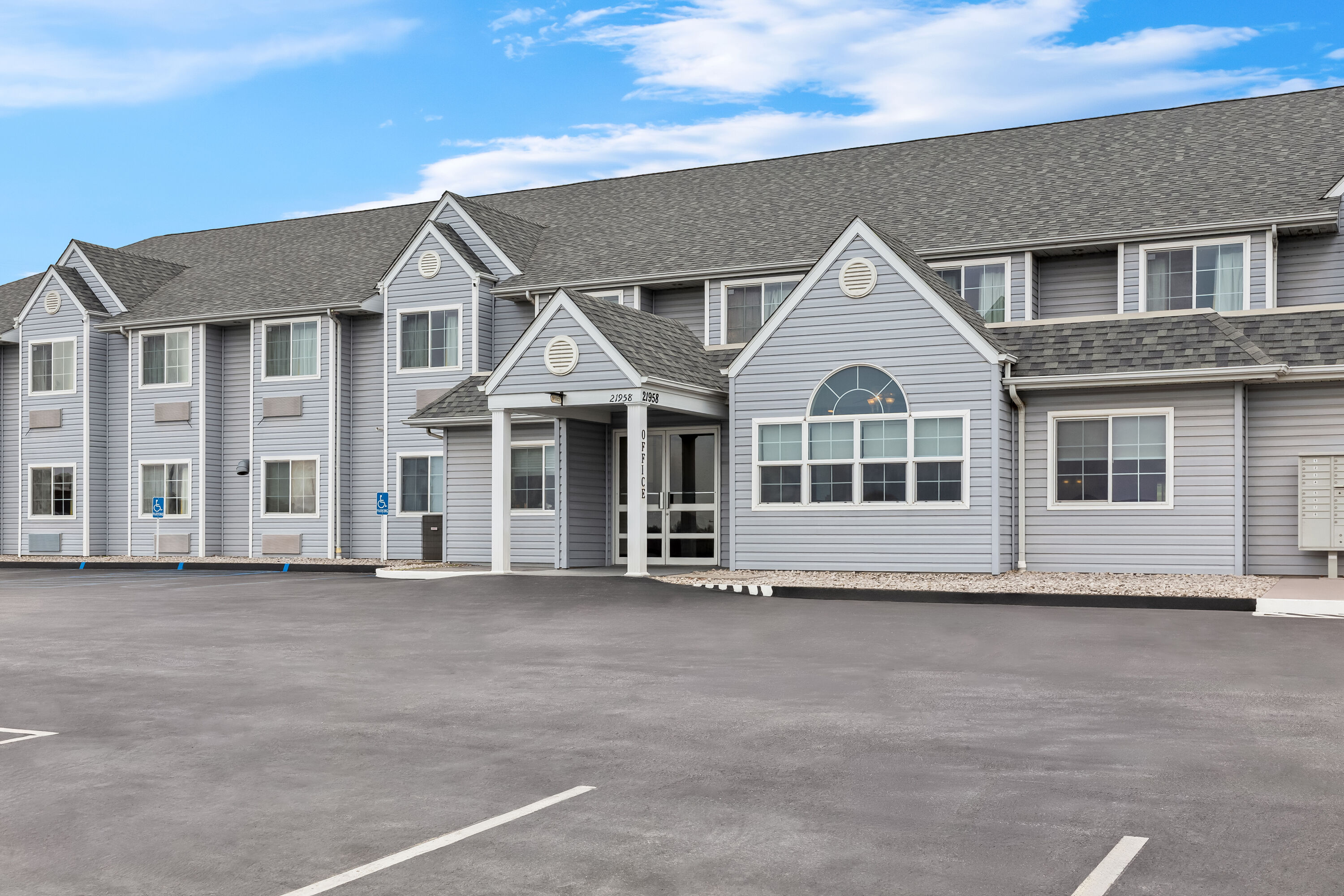 Exterior Day Image of Microtel Inn & Suites by Wyndham Sainte Genevieve hotel in Sainte Genevieve, Missouri