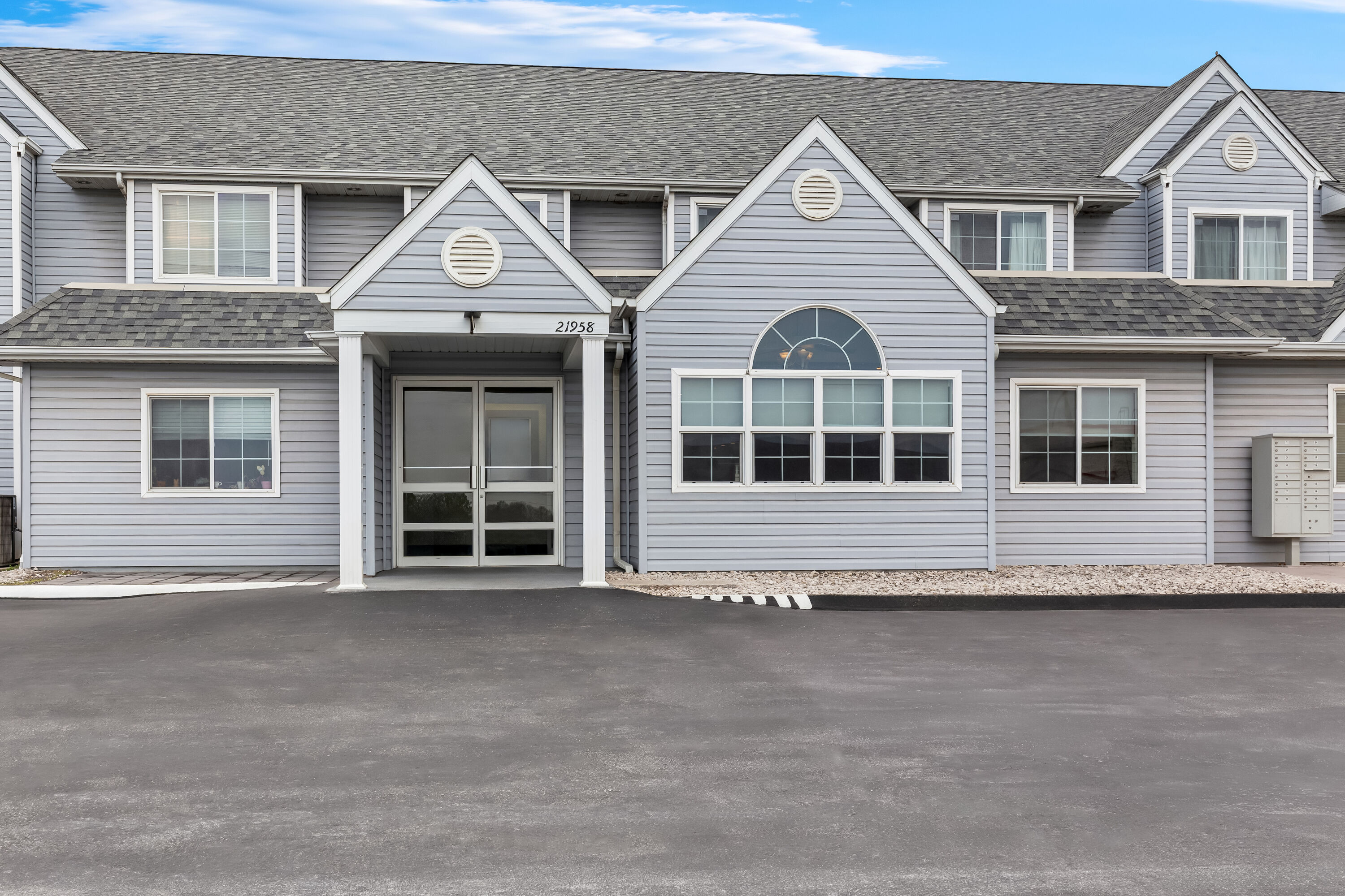 Exterior Day Image of Microtel Inn & Suites by Wyndham Sainte Genevieve hotel in Sainte Genevieve, Missouri