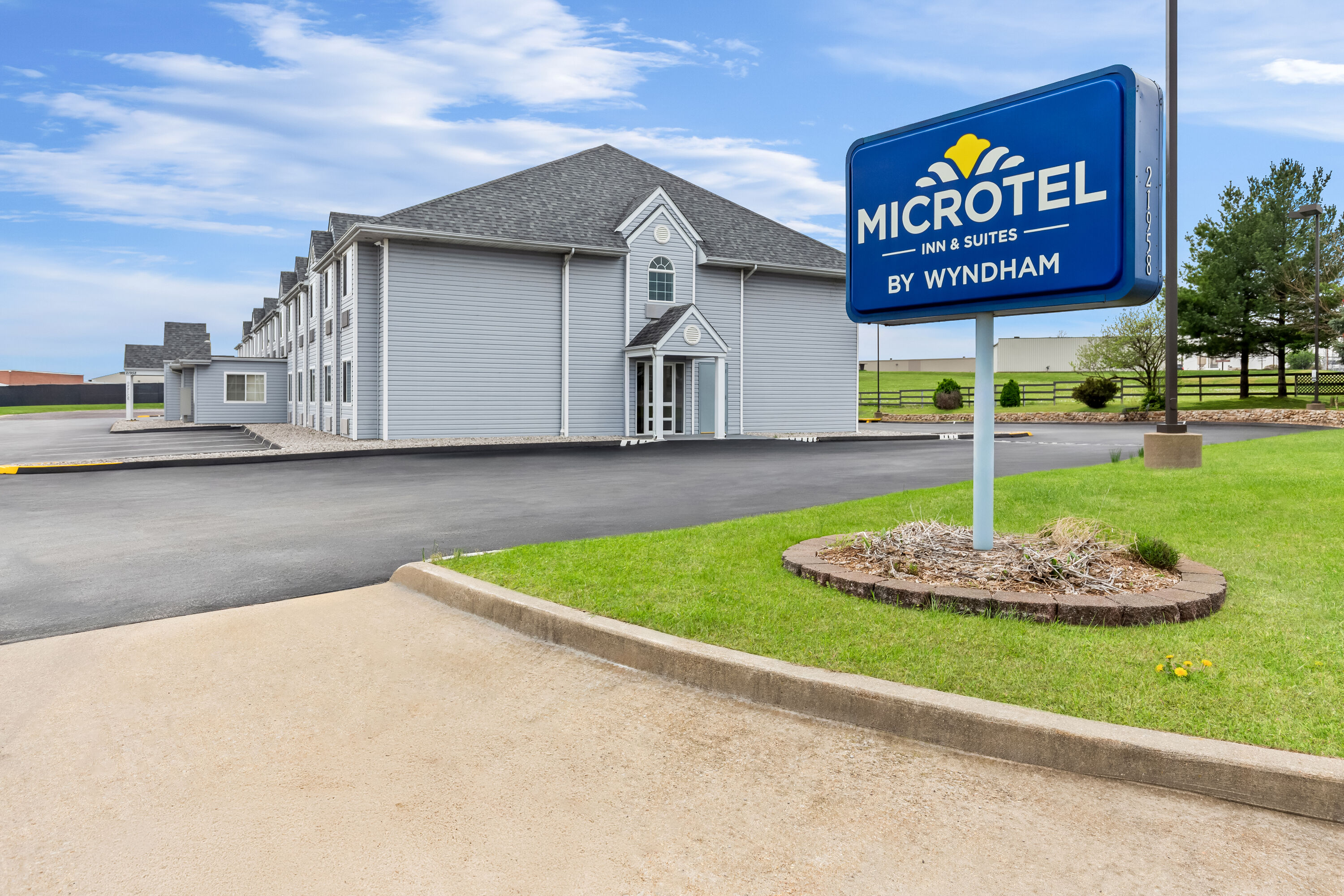 Exterior Day Image of Microtel Inn & Suites by Wyndham Sainte Genevieve hotel in Sainte Genevieve, Missouri