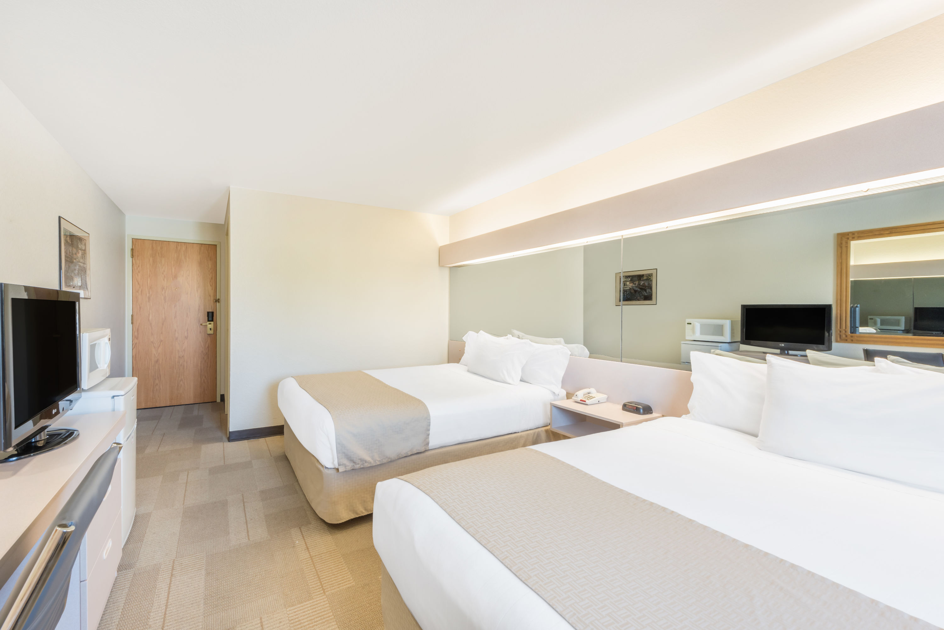 Guest room at the Microtel Inn & Suites by Wyndham Sainte Genevieve in Sainte Genevieve, Missouri