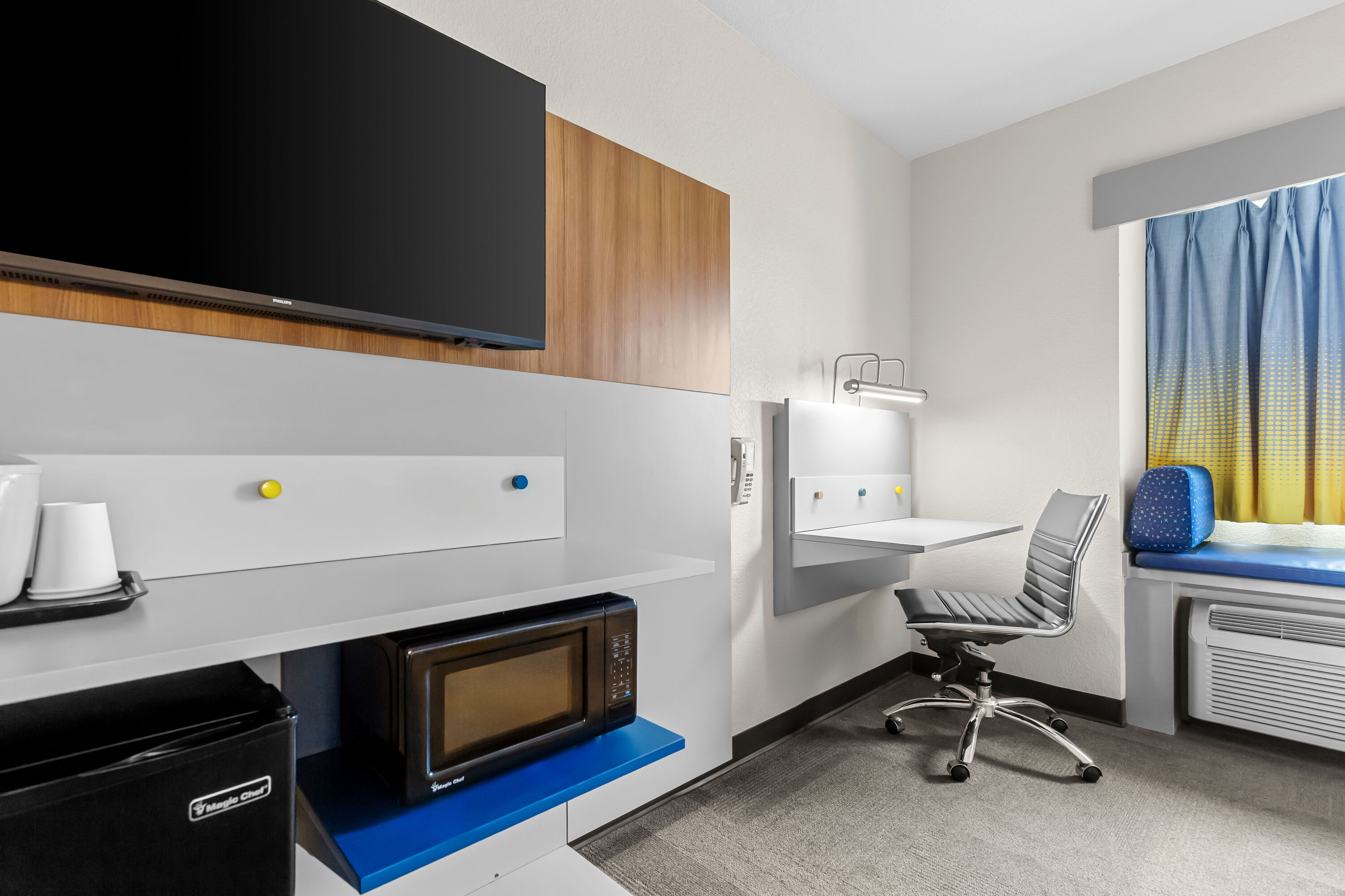 Double bed guest room at the Microtel Inn & Suites by Wyndham Sainte Genevieve in Sainte Genevieve, Missouri