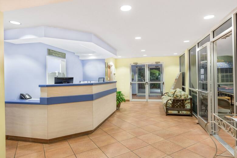Microtel Inn Suites By Wyndham Carolina Beach Microtel Inn Suites By Wyndham Carolina Beach Hotel Lobby In North
