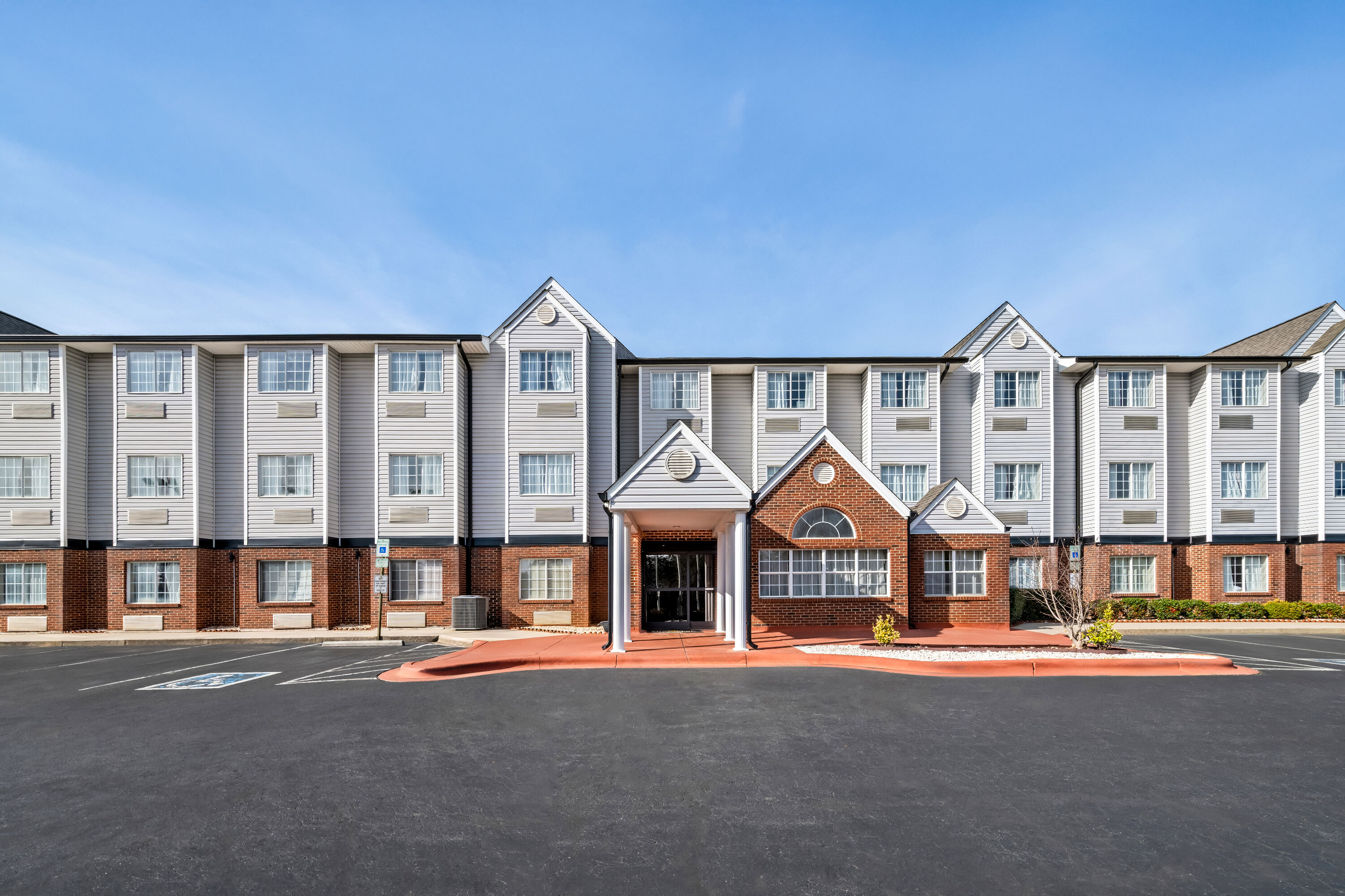 Exterior Day Image of Microtel Inn & Suites by Wyndham Statesville hotel in Statesville, North Carolina