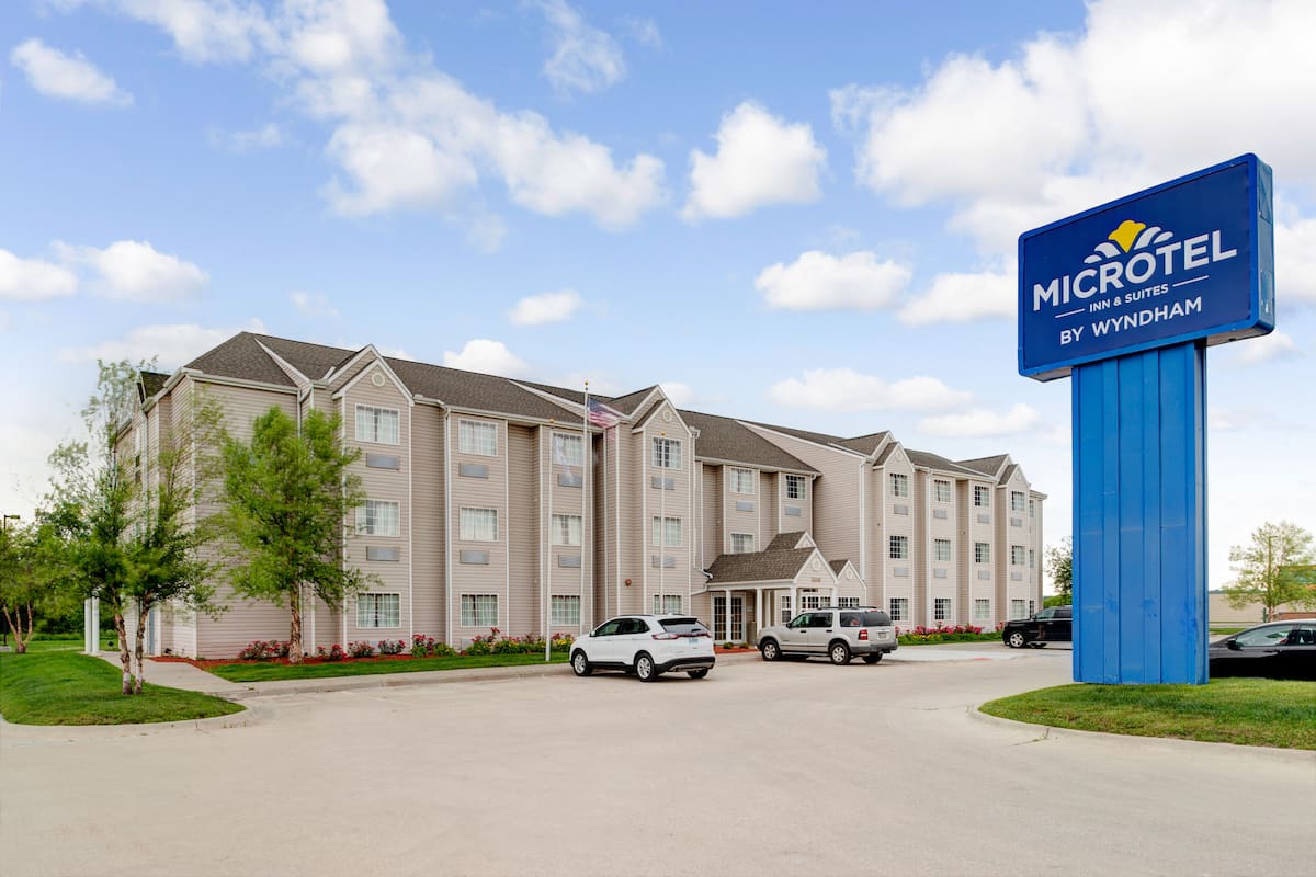 Microtel Inn Suites By Wyndham Bellevue Hotels Ne 68123 Exterior Of Microtel Inn Suites By Wyndham Bellevue Hotel In Nebraska